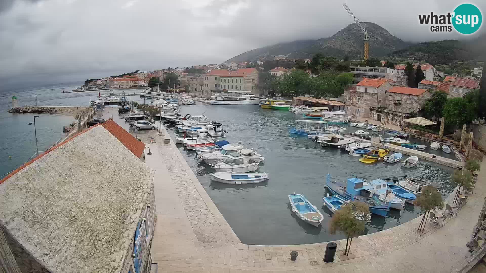 Web kamera Bol Riva – Pogled uživo na luku i marinu