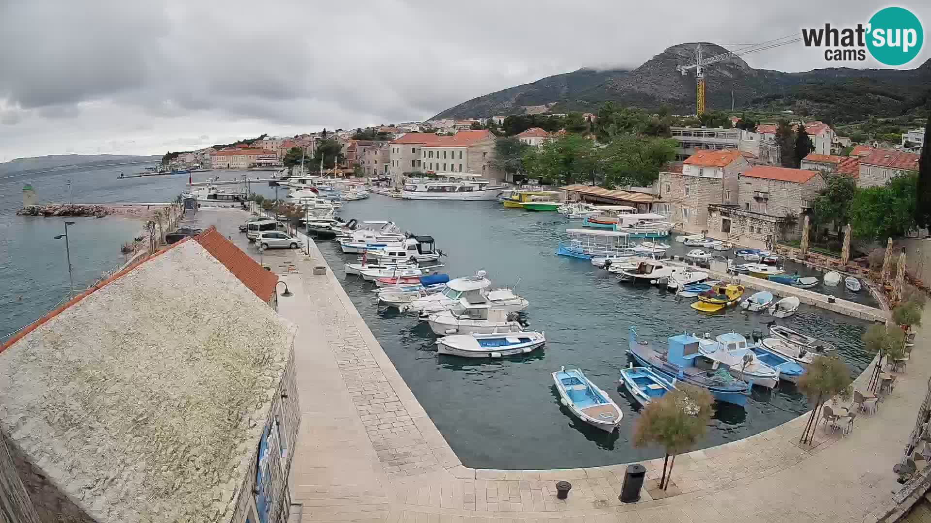 Web kamera Bol Riva – Pogled uživo na luku i marinu