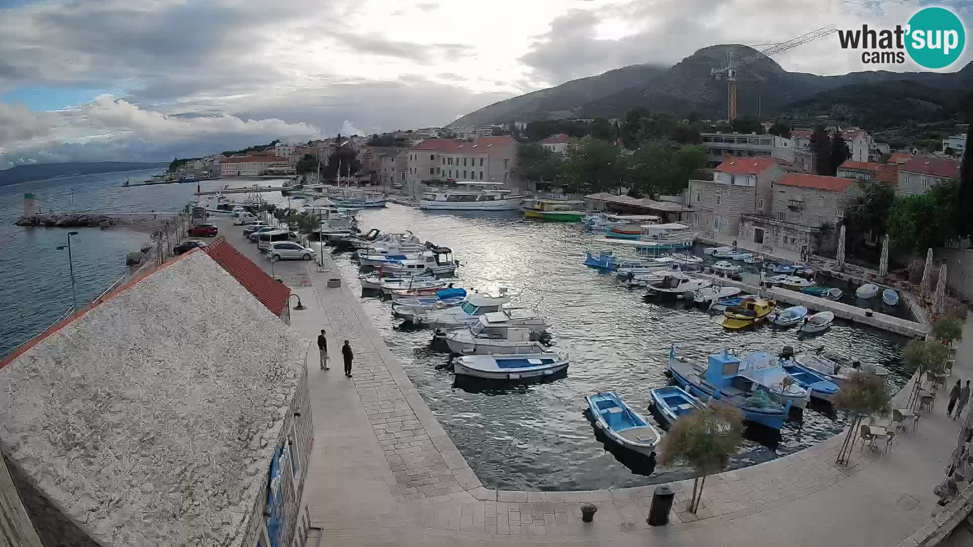 Web kamera Bol Riva – Pogled uživo na luku i marinu