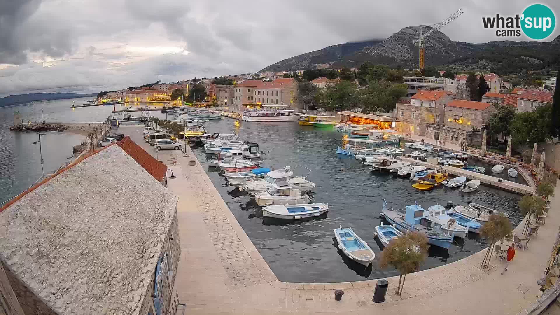 Webcam porto di Bol – Vista live sulla Riva e Marina
