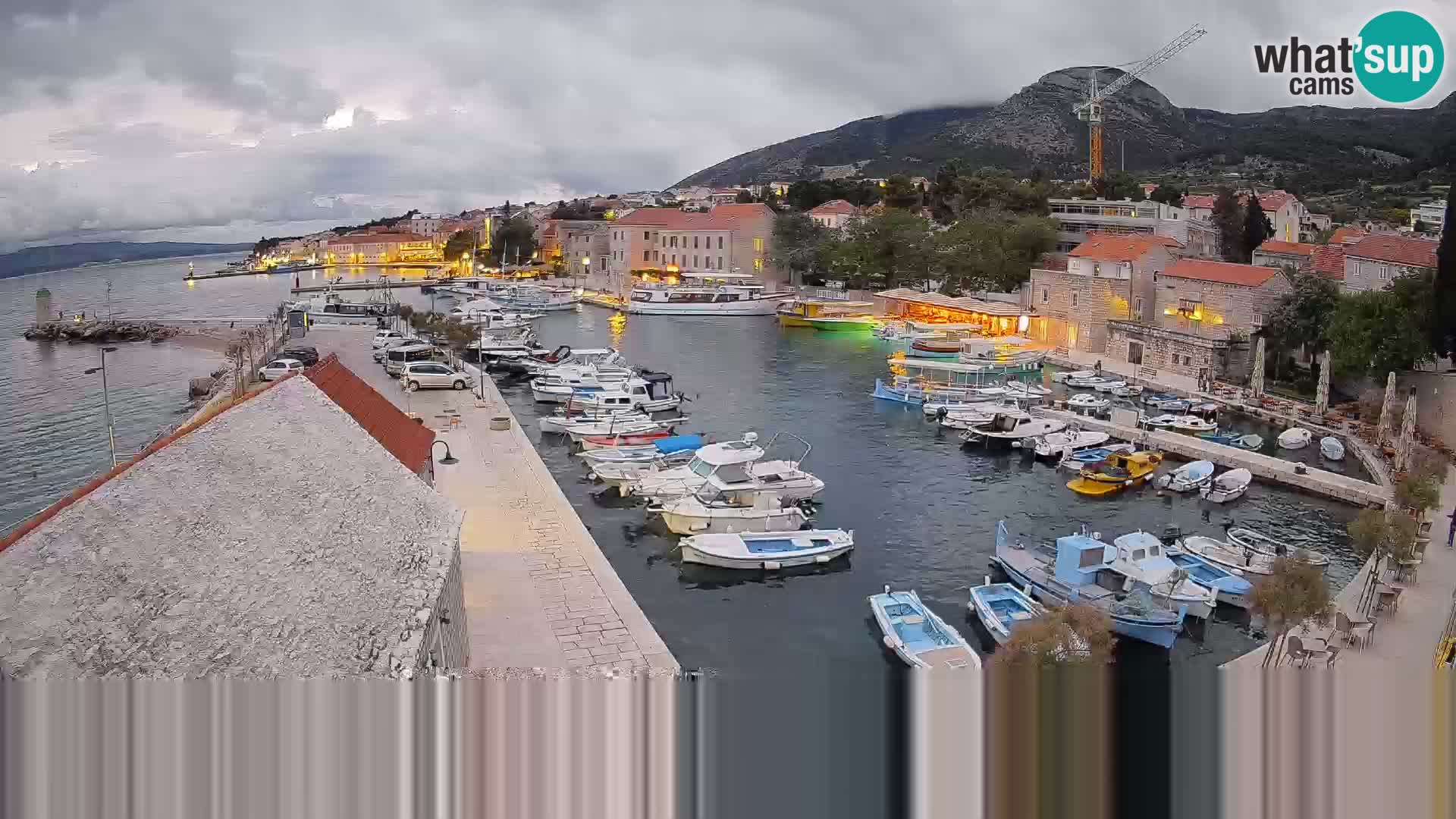 Webcam porto di Bol – Vista live sulla Riva e Marina
