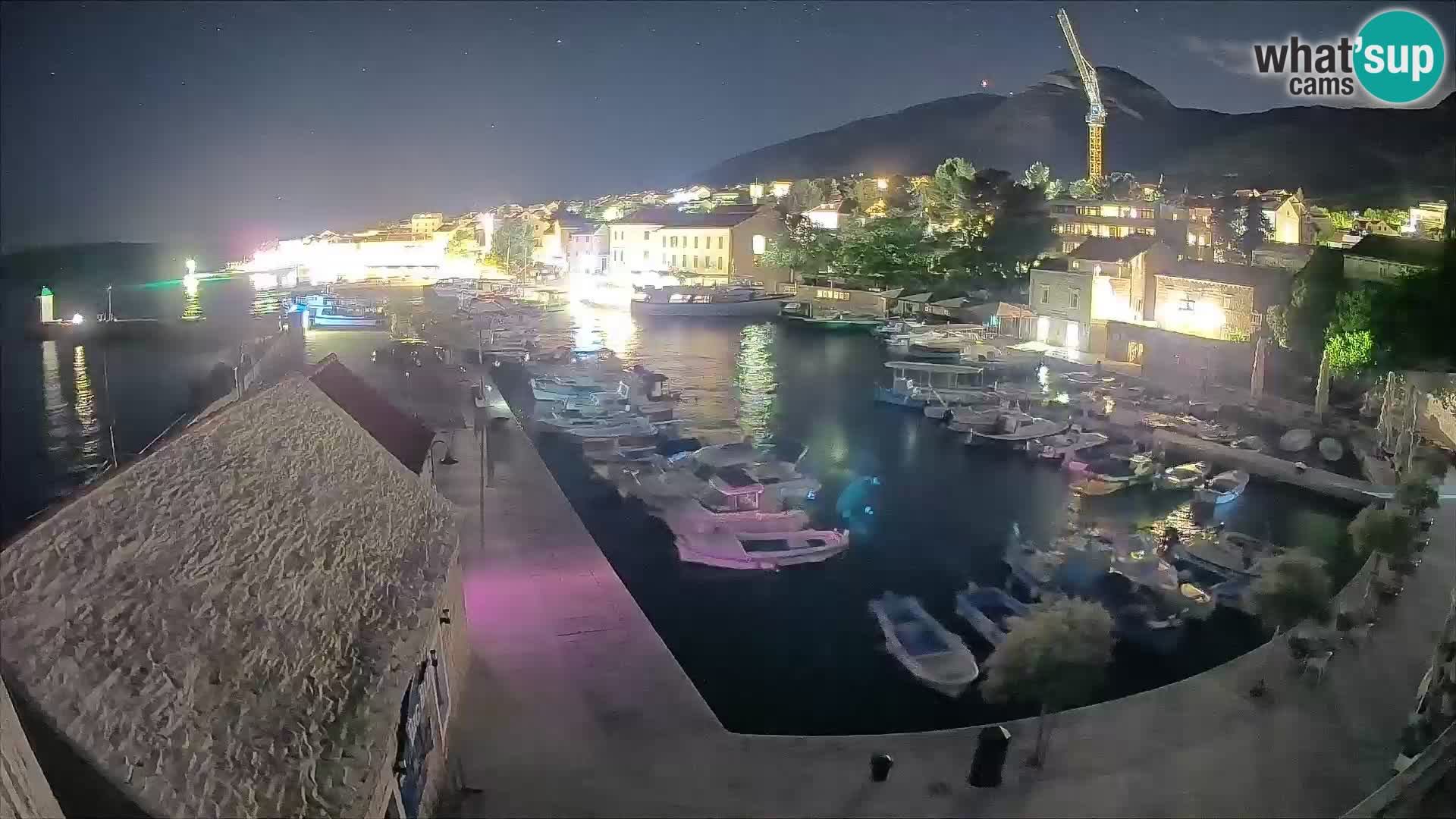 Webcam porto di Bol – Vista live sulla Riva e Marina