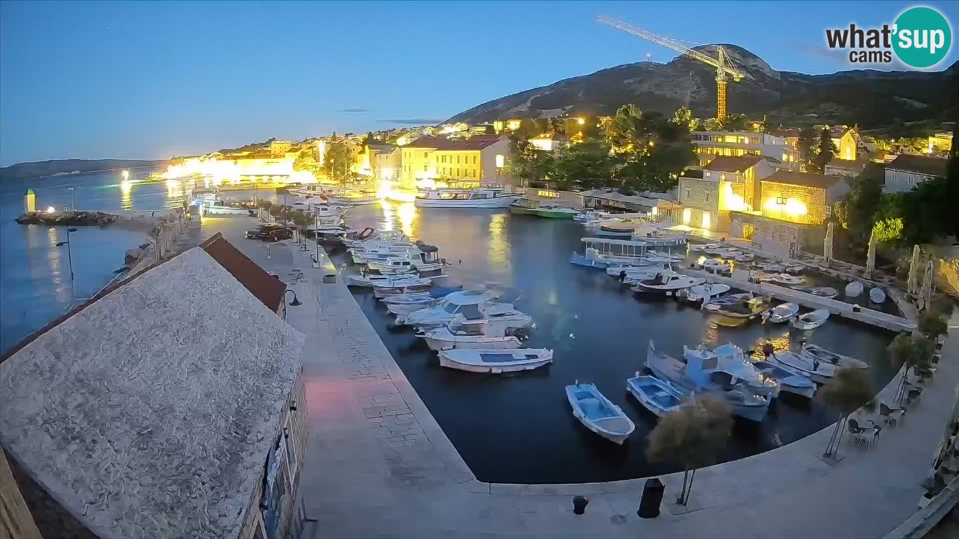 Web kamera Bol Riva – Pogled uživo na luku i marinu