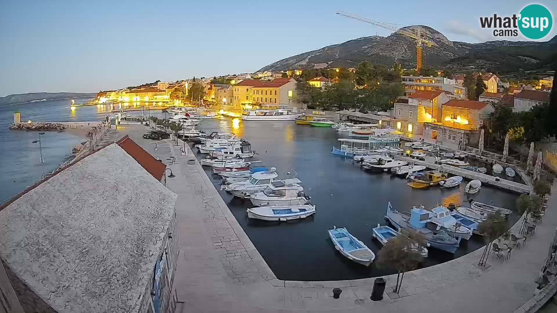 Webcam porto di Bol – Vista live sulla Riva e Marina