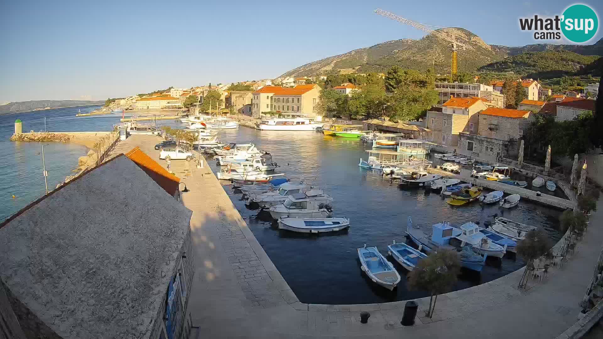 Web kamera Bol Riva – Pogled uživo na luku i marinu