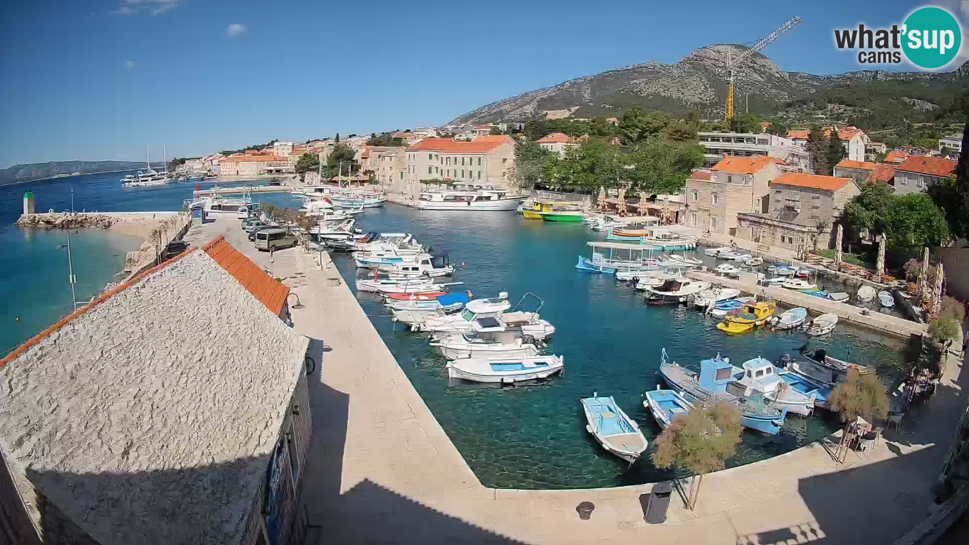 Web kamera Bol Riva – Pogled uživo na luku i marinu