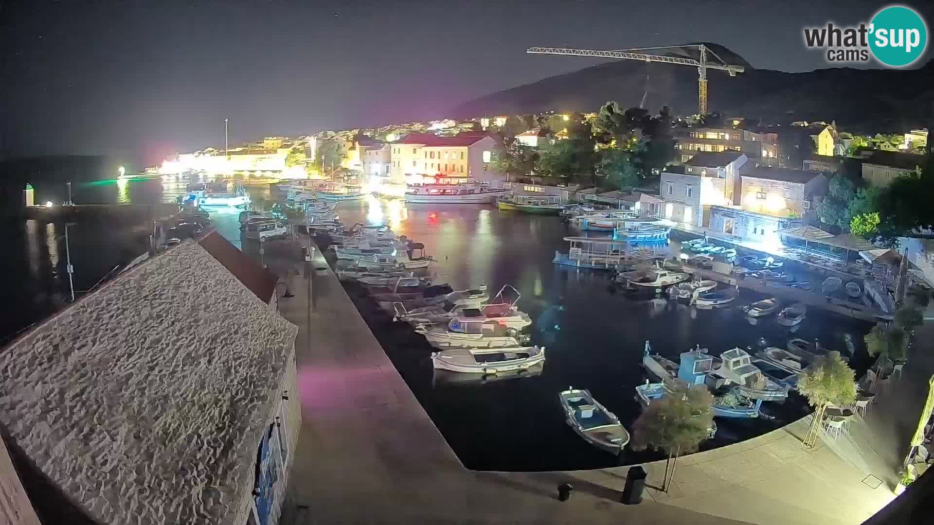 Web kamera Bol Riva – Pogled uživo na luku i marinu