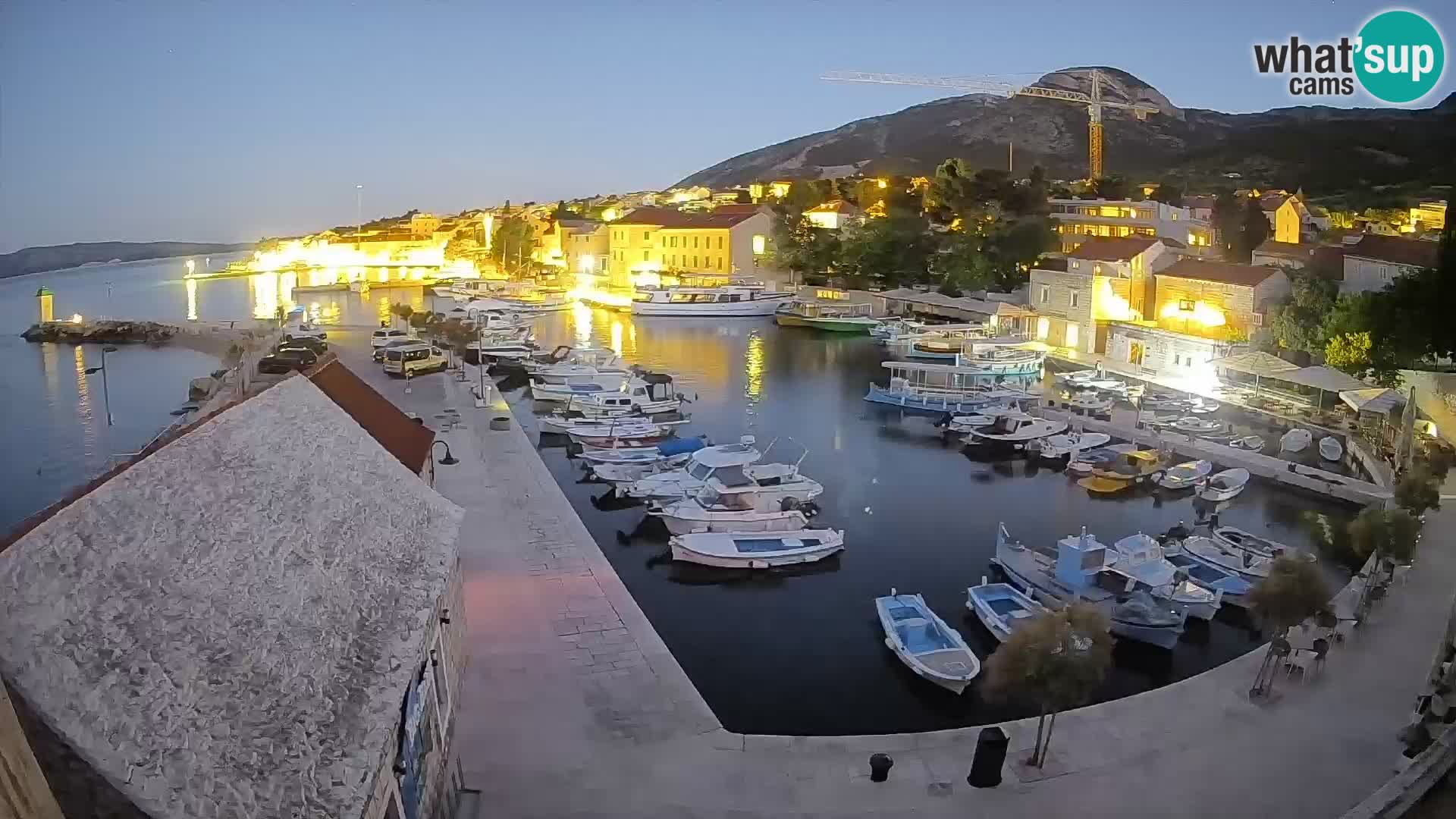 Webcam porto di Bol – Vista live sulla Riva e Marina