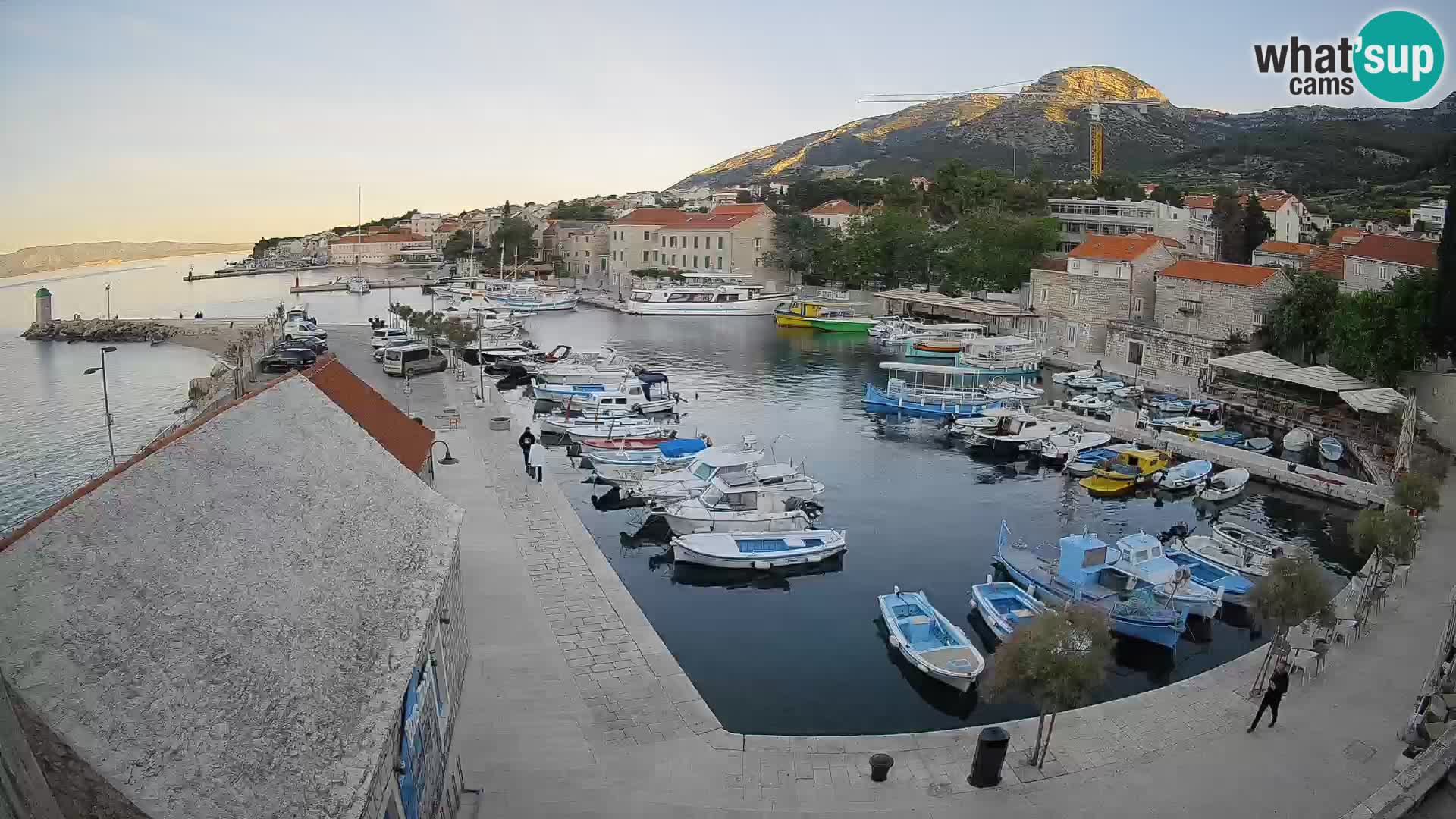 Webcam porto di Bol – Vista live sulla Riva e Marina