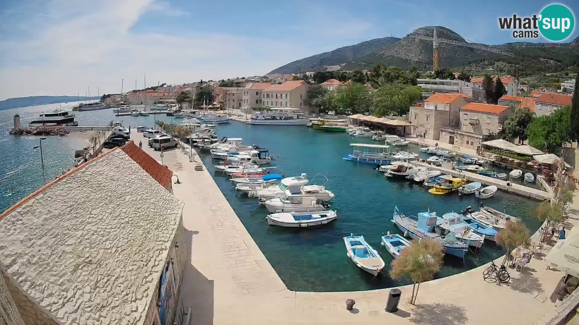 Webcam porto di Bol – Vista live sulla Riva e Marina