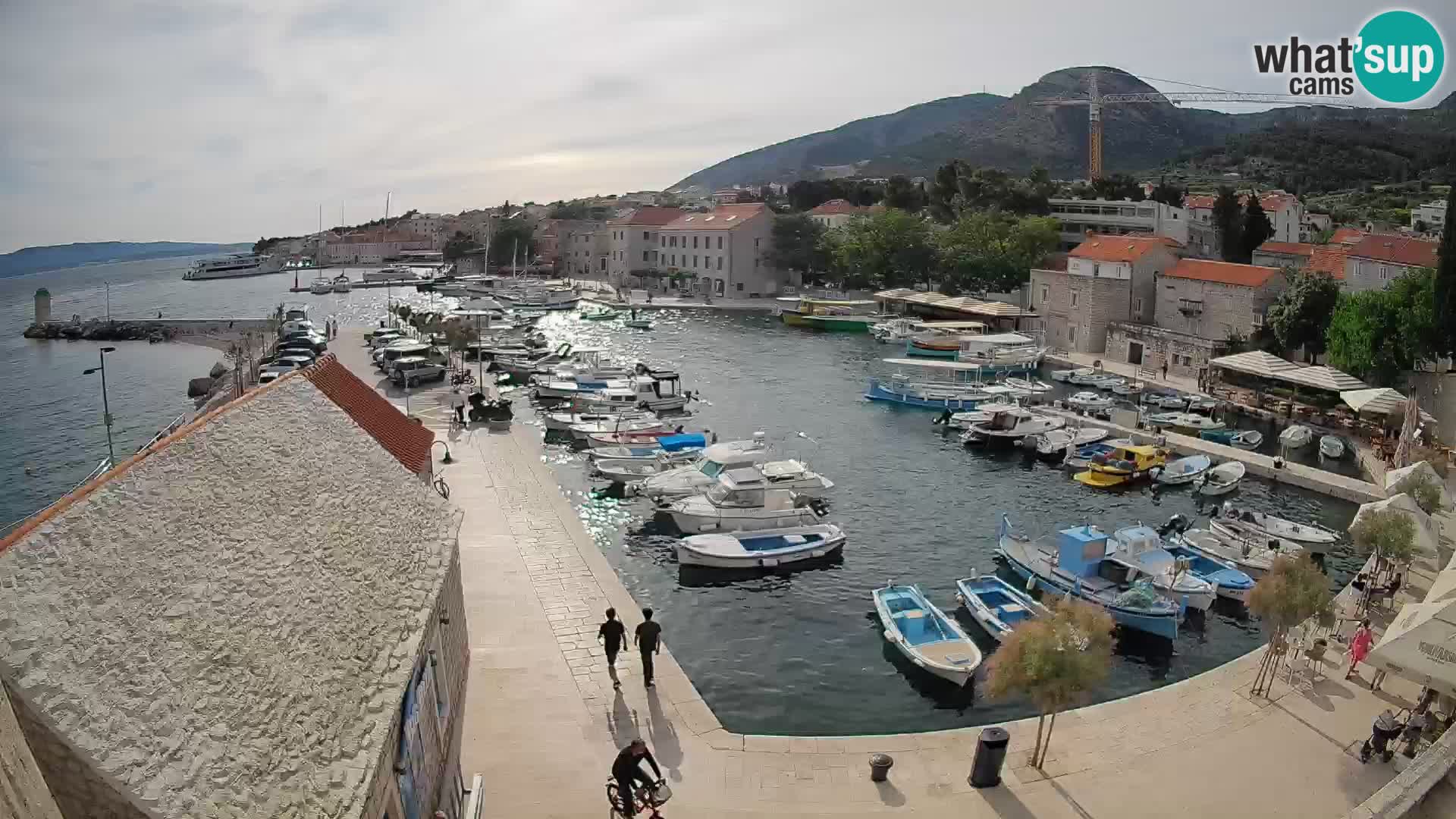 Webcam porto di Bol – Vista live sulla Riva e Marina