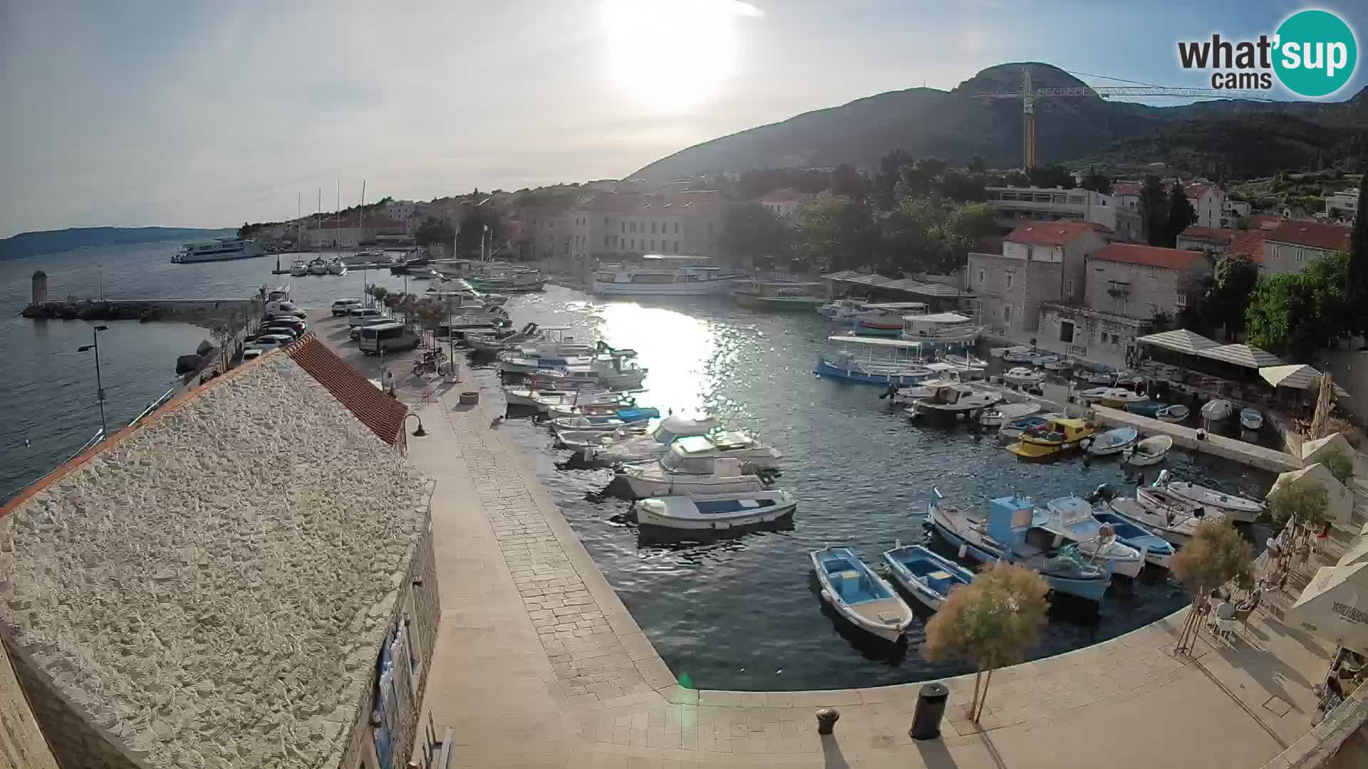Webcam porto di Bol – Vista live sulla Riva e Marina