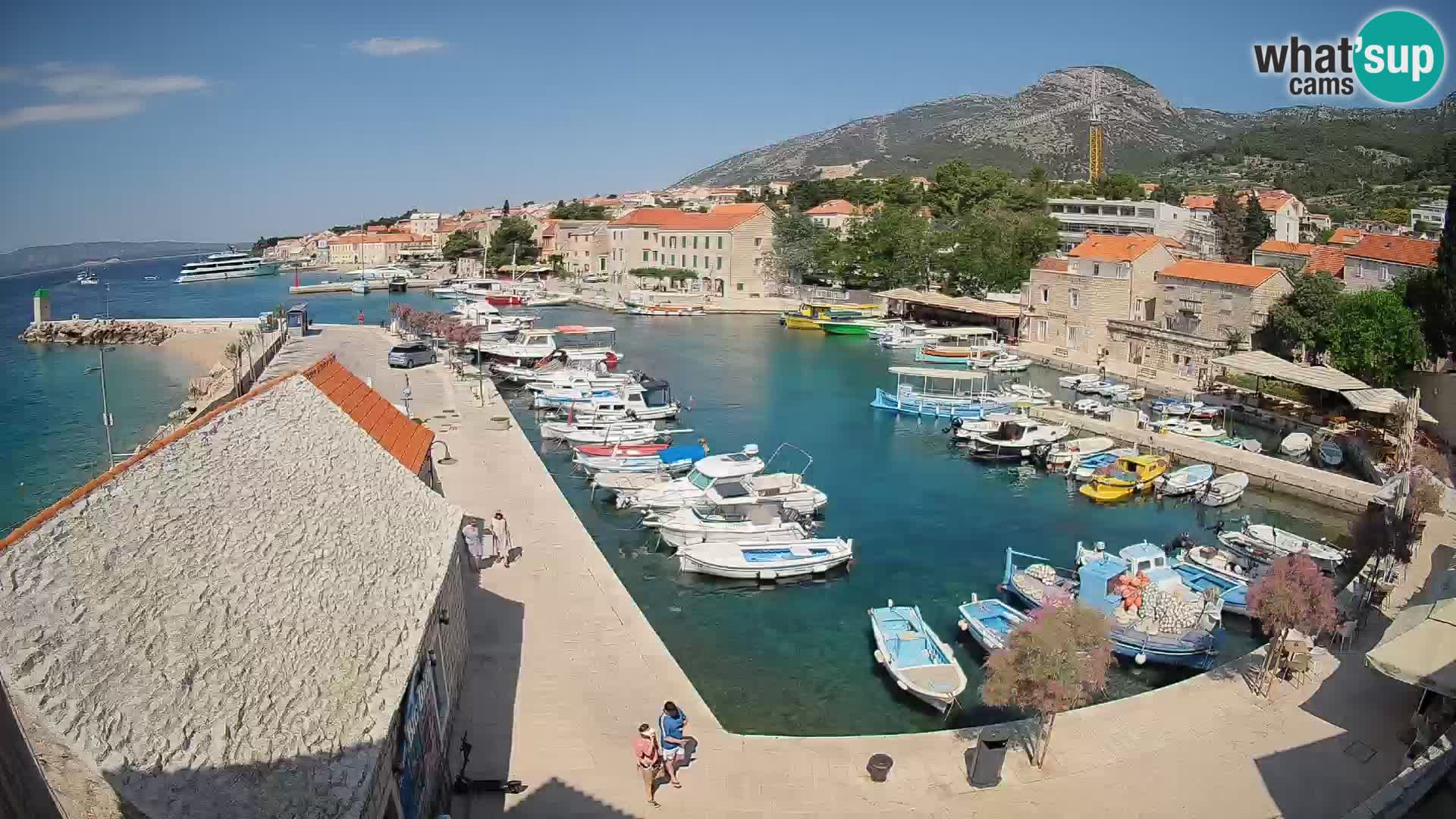 Web kamera Bol Riva – Pogled uživo na luku i marinu