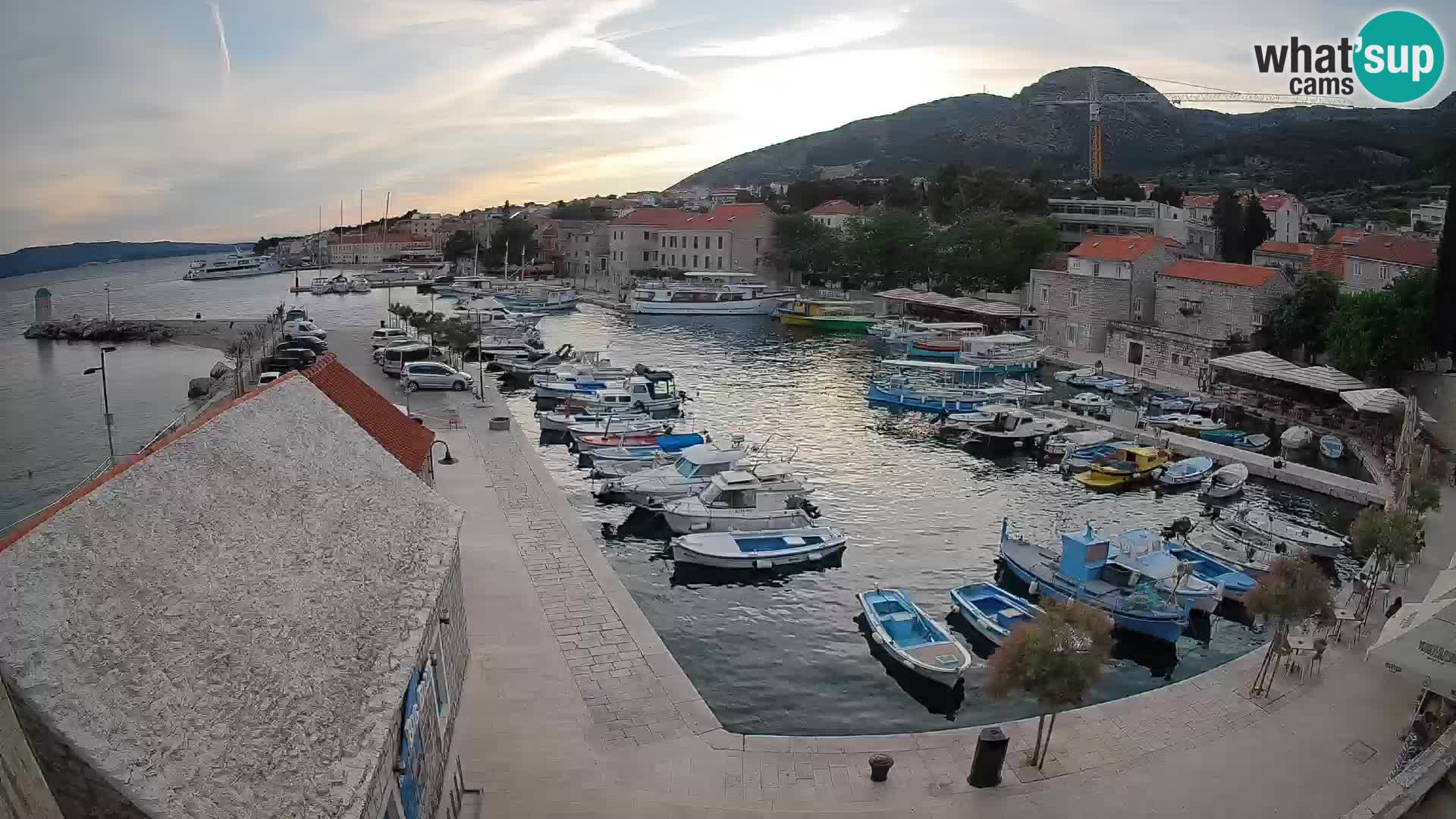 Webcam porto di Bol – Vista live sulla Riva e Marina
