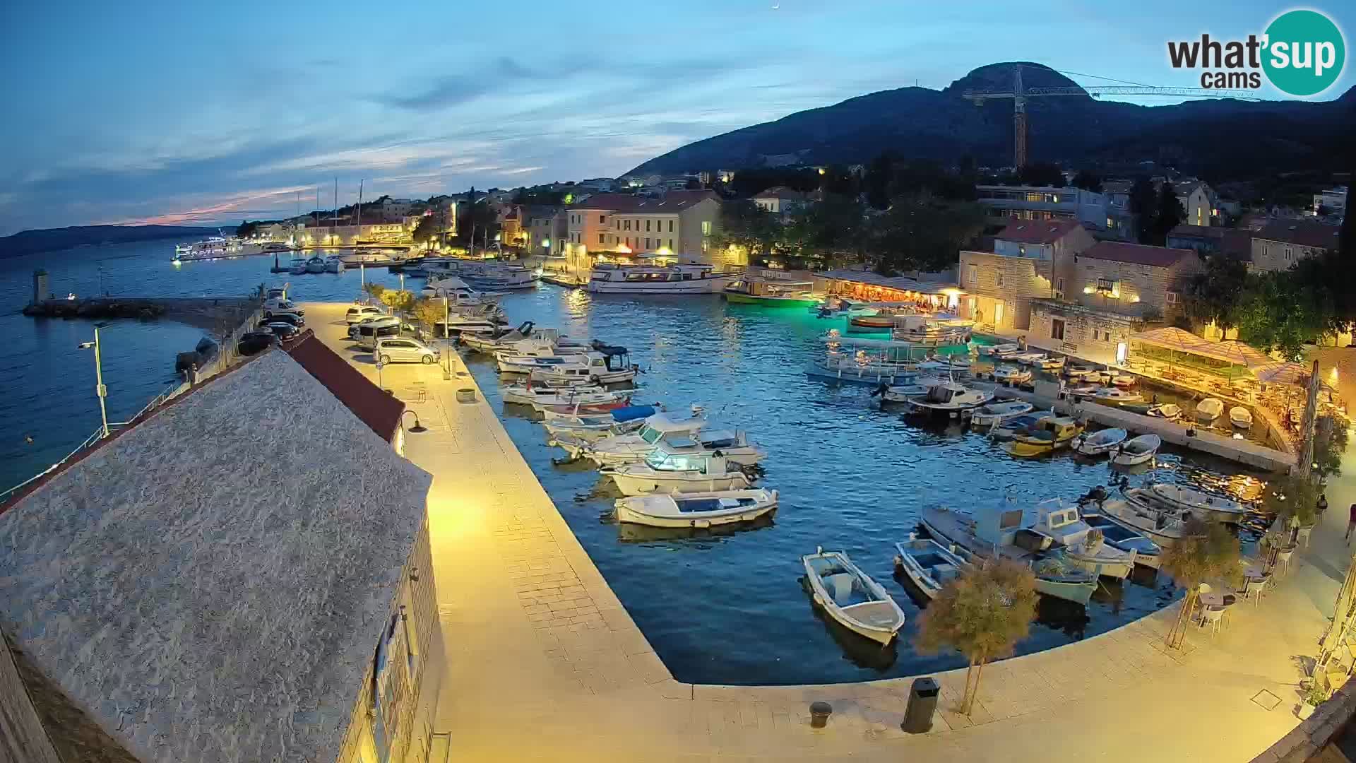 Webcam porto di Bol – Vista live sulla Riva e Marina