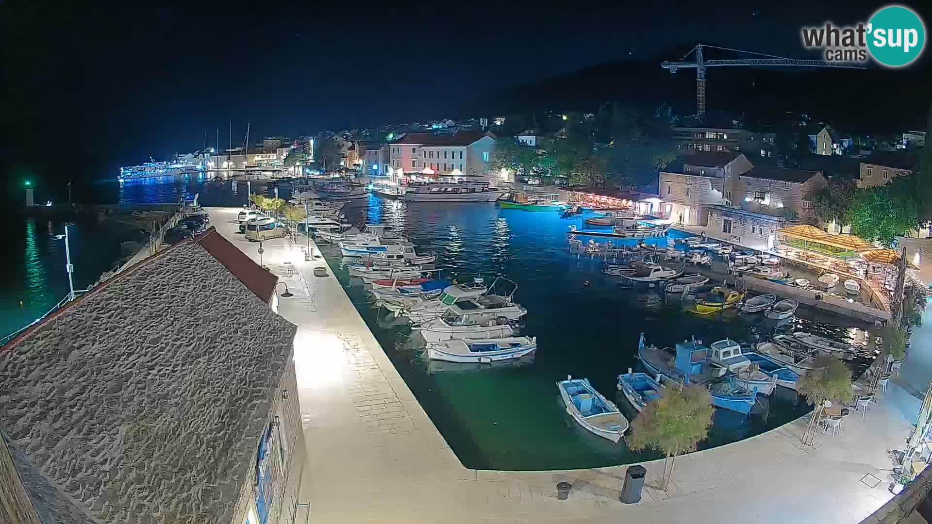 Web kamera Bol Riva – Pogled uživo na luku i marinu