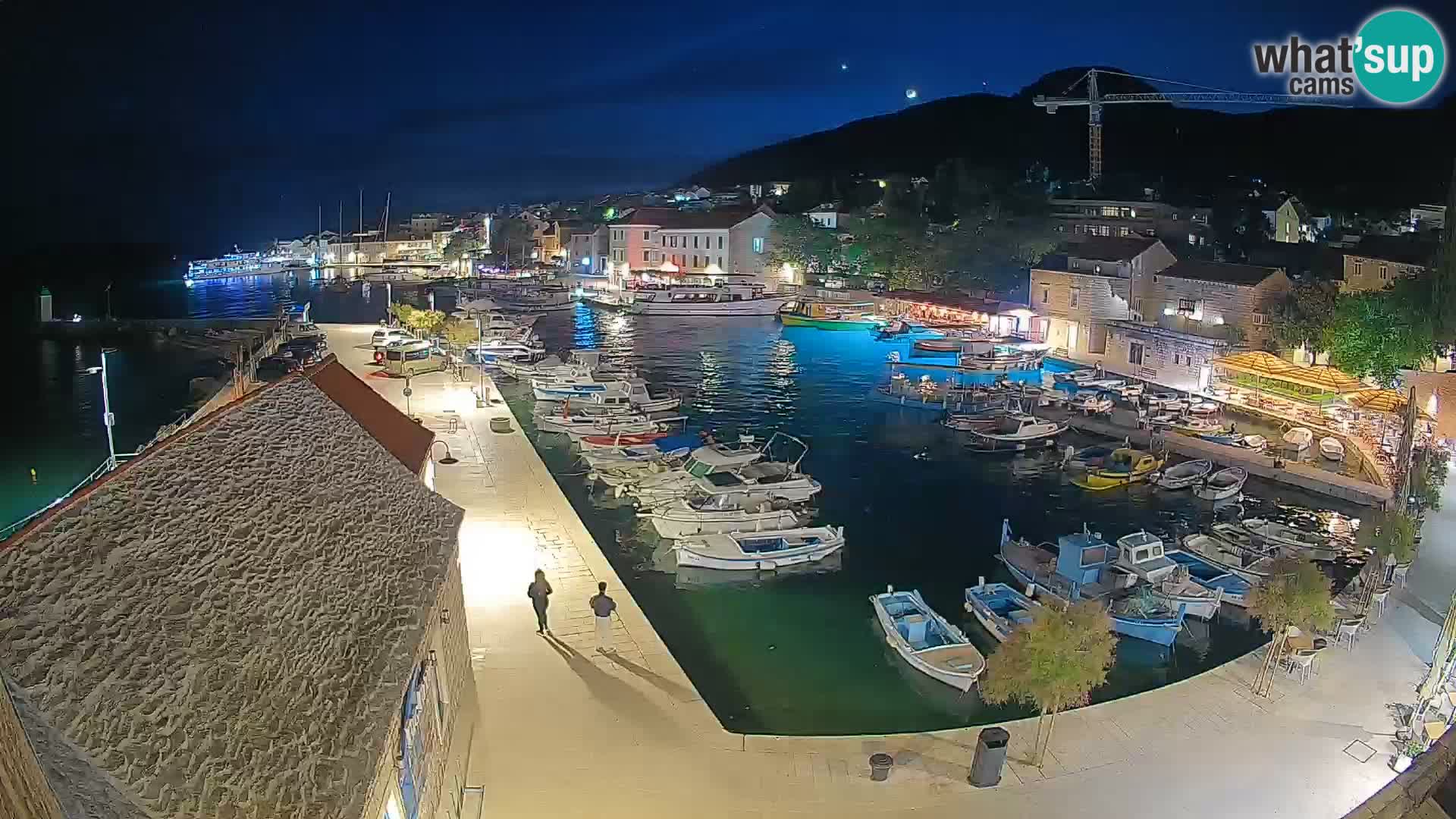 Web kamera Bol Riva – Pogled uživo na luku i marinu