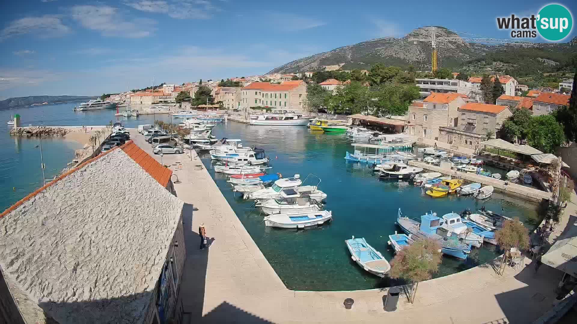 Web kamera Bol Riva – Pogled uživo na luku i marinu