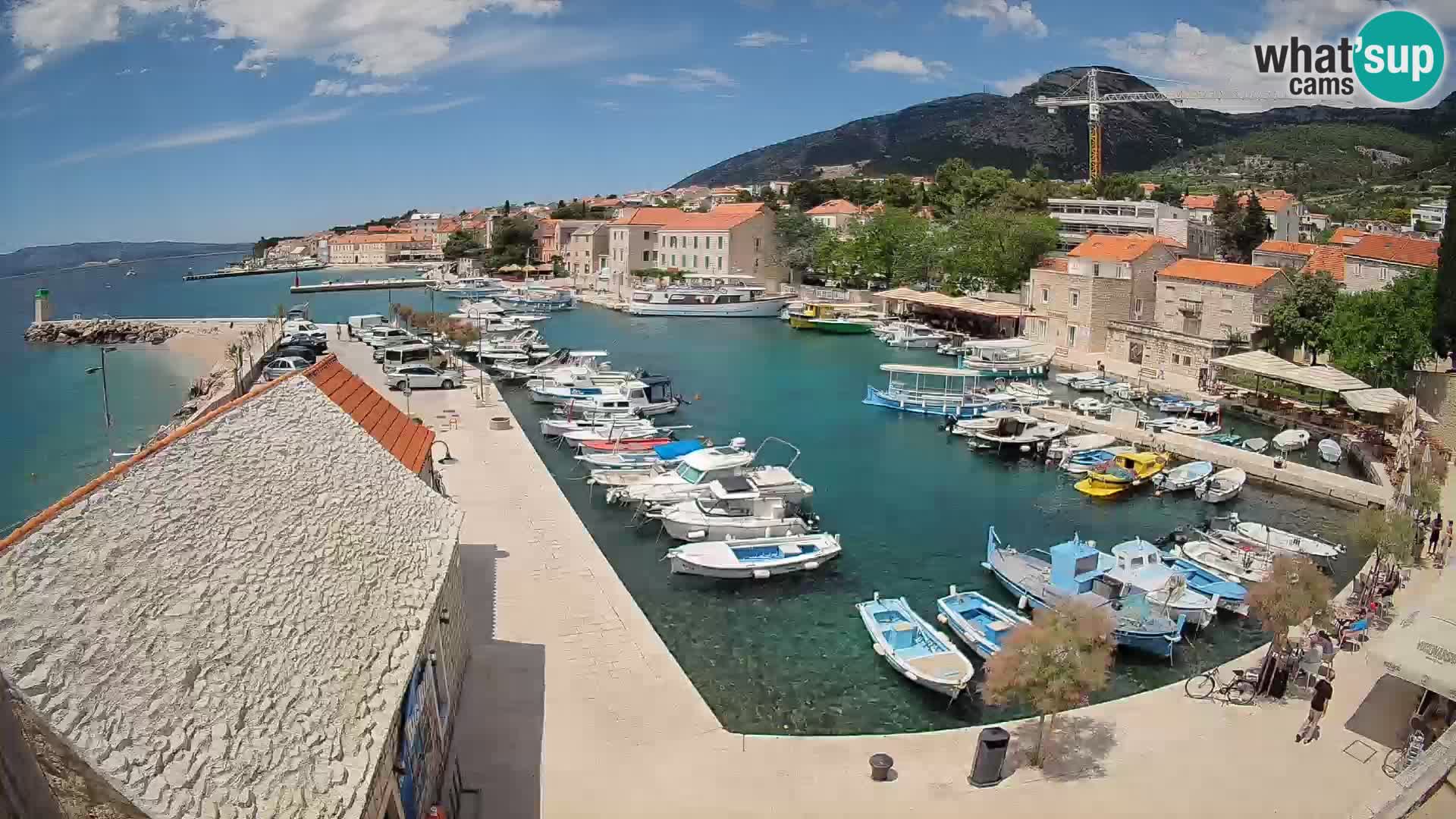 Spletna kamera Bol pristanišče – Pogled v živo na Rivo in marino