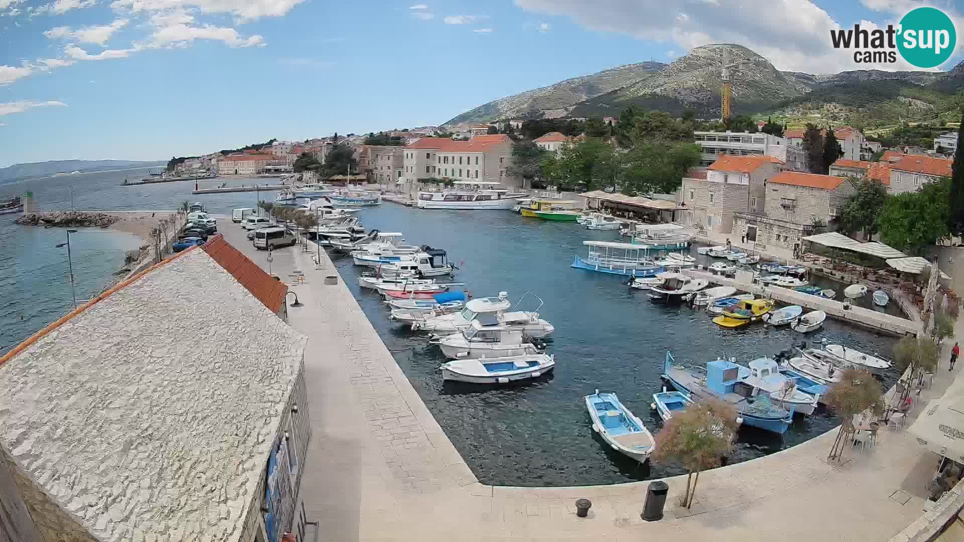 Web kamera Bol Riva – Pogled uživo na luku i marinu