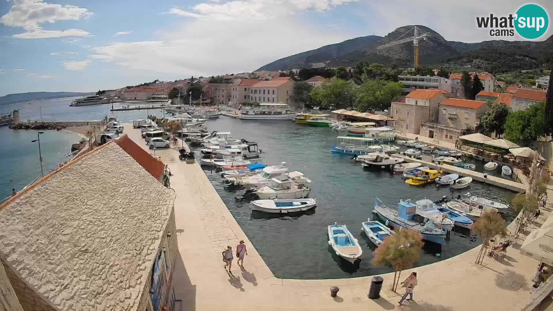 Web kamera Bol Riva – Pogled uživo na luku i marinu