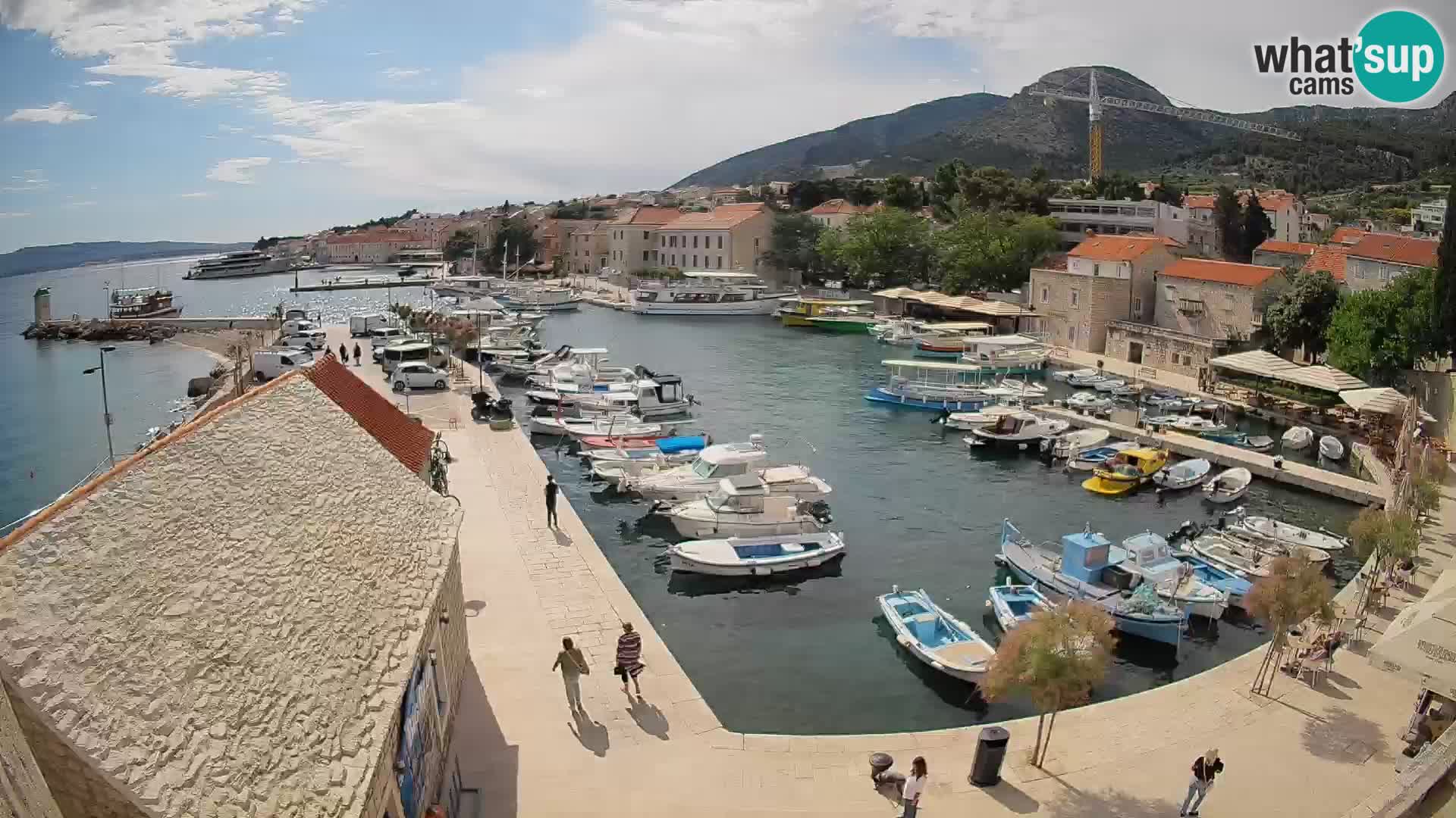 Web kamera Bol Riva – Pogled uživo na luku i marinu