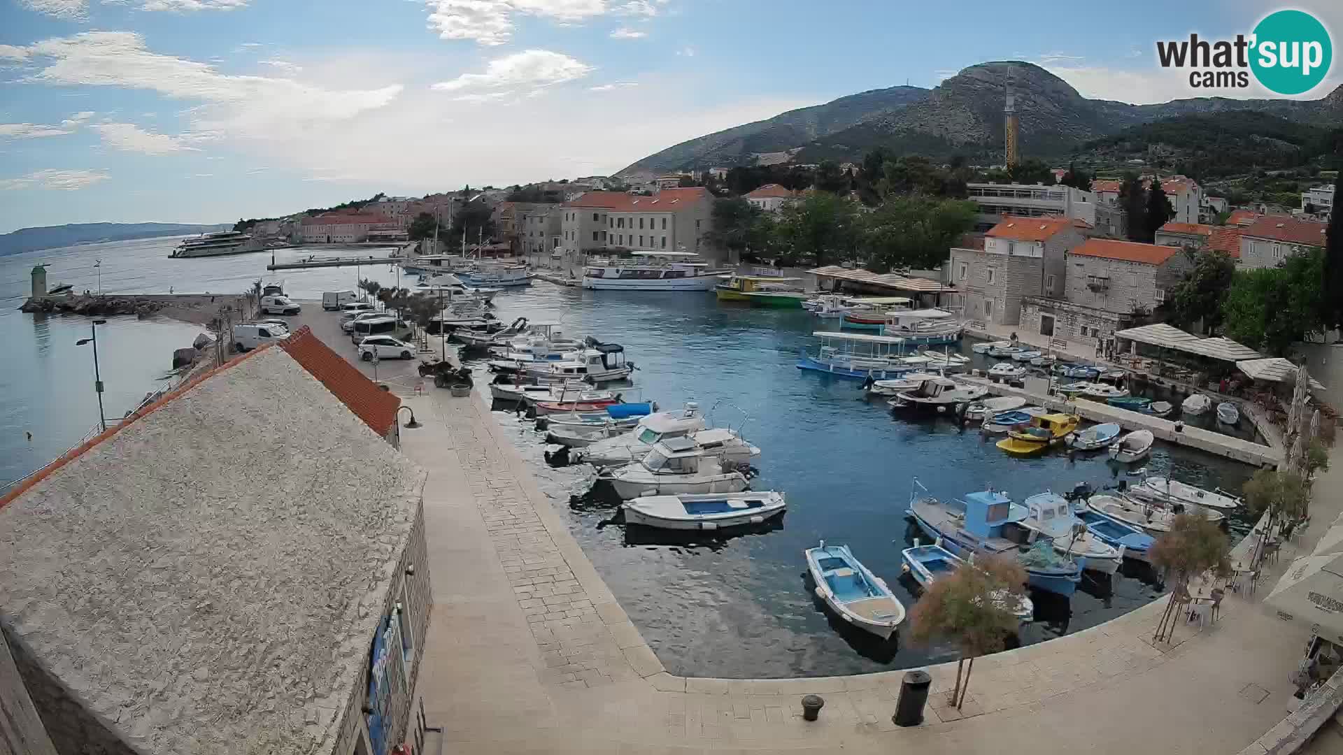 Web kamera Bol Riva – Pogled uživo na luku i marinu