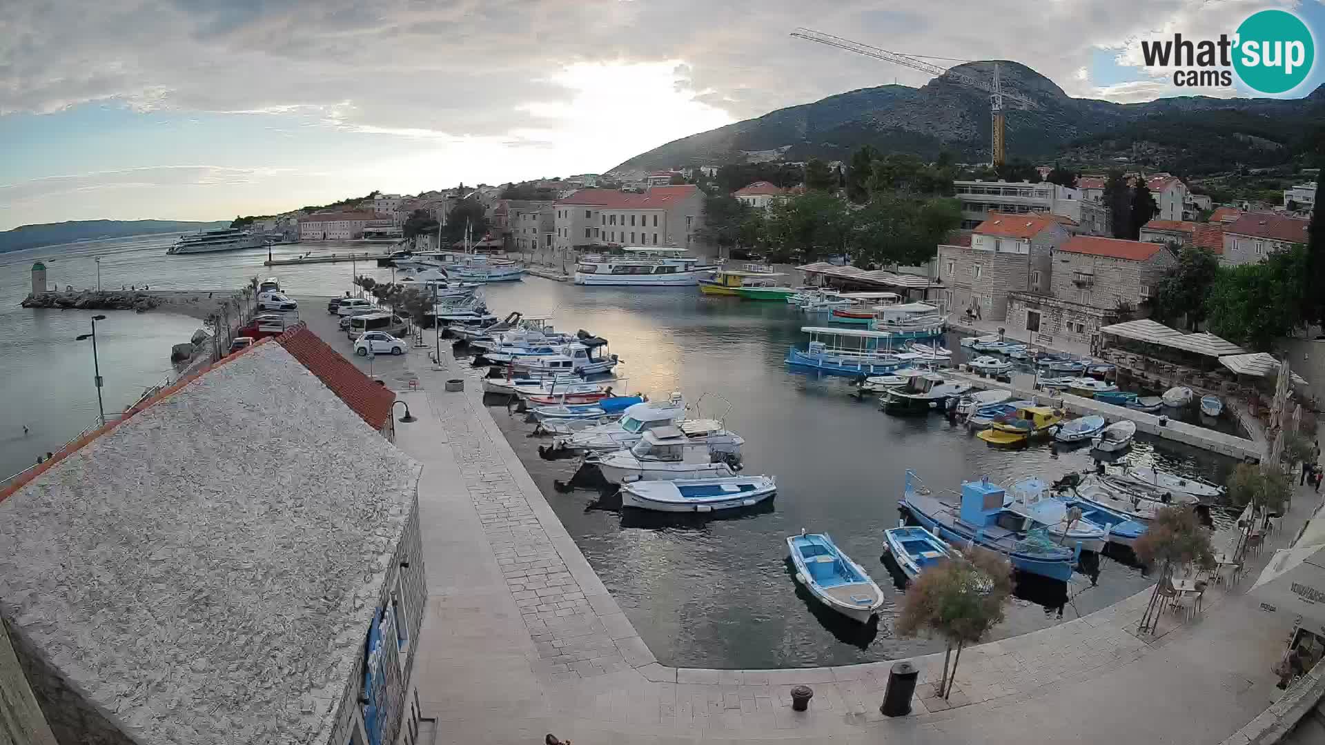 Webcam porto di Bol – Vista live sulla Riva e Marina