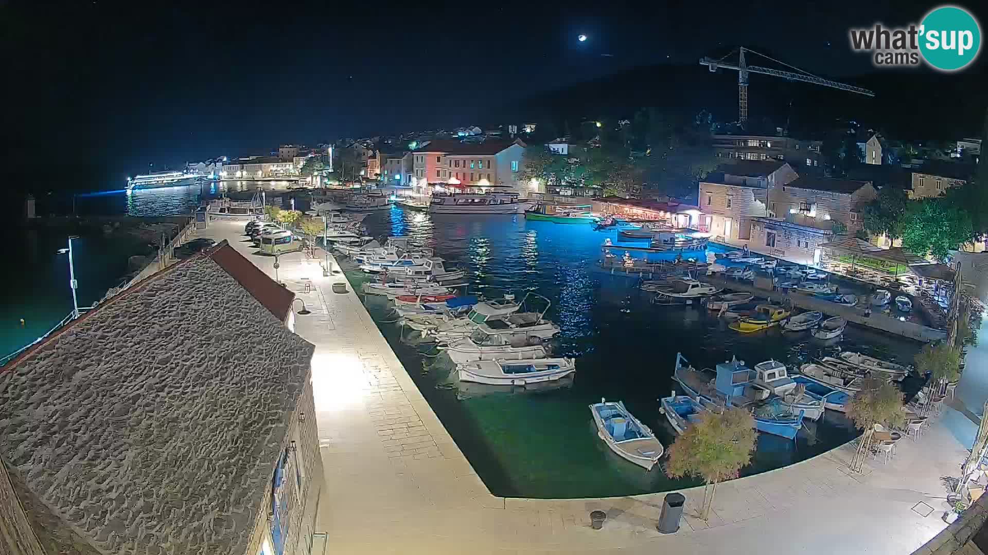 Webcam porto di Bol – Vista live sulla Riva e Marina