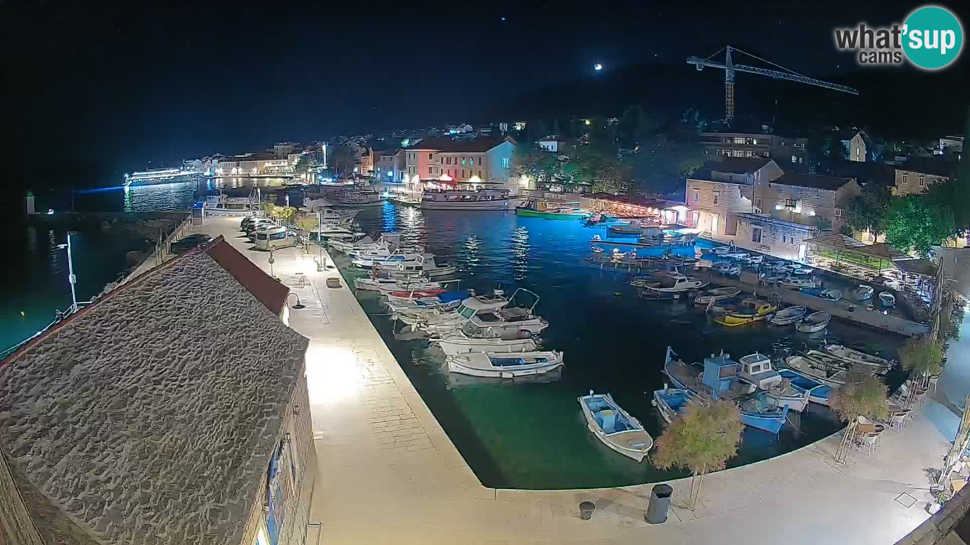 Webcam porto di Bol – Vista live sulla Riva e Marina