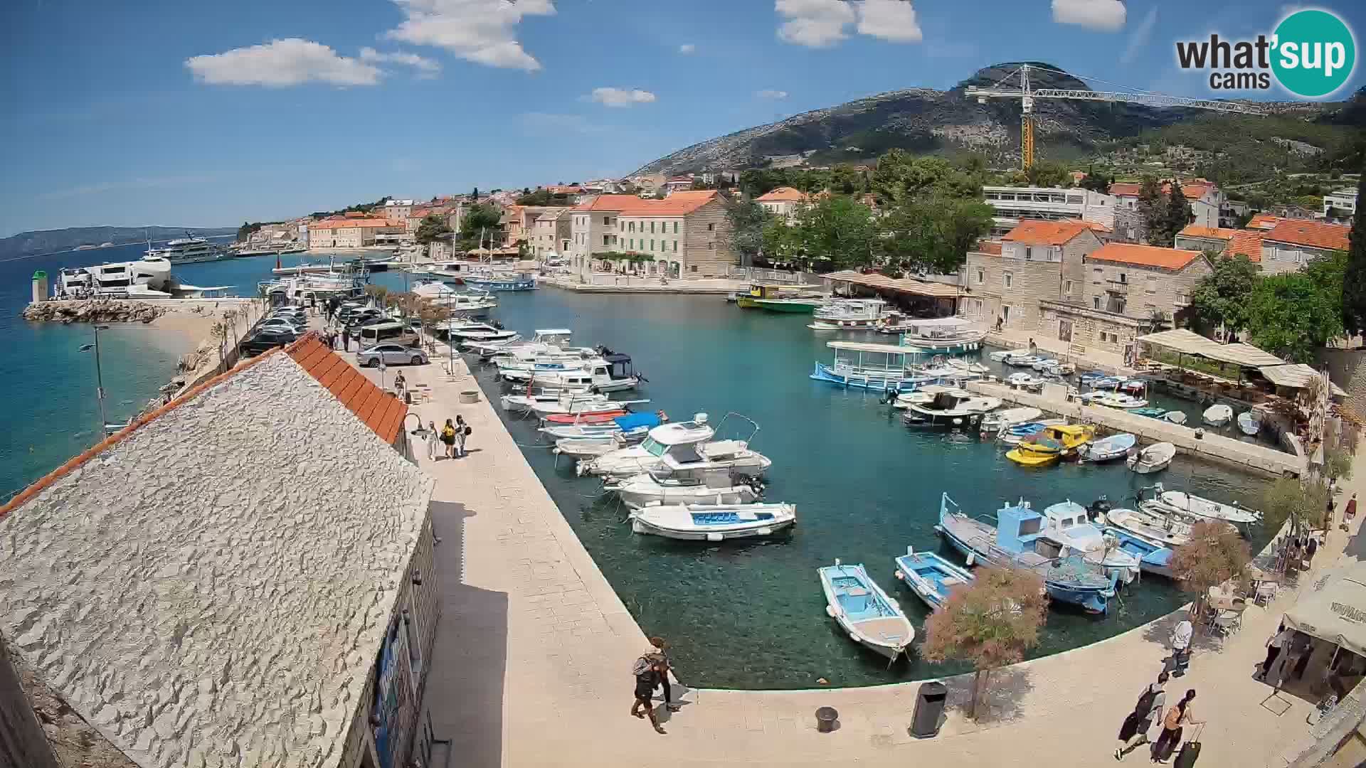 Spletna kamera Bol pristanišče – Pogled v živo na Rivo in marino