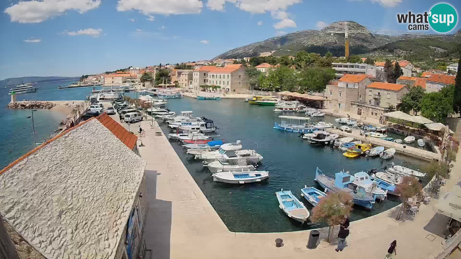 Web kamera Bol Riva – Pogled uživo na luku i marinu