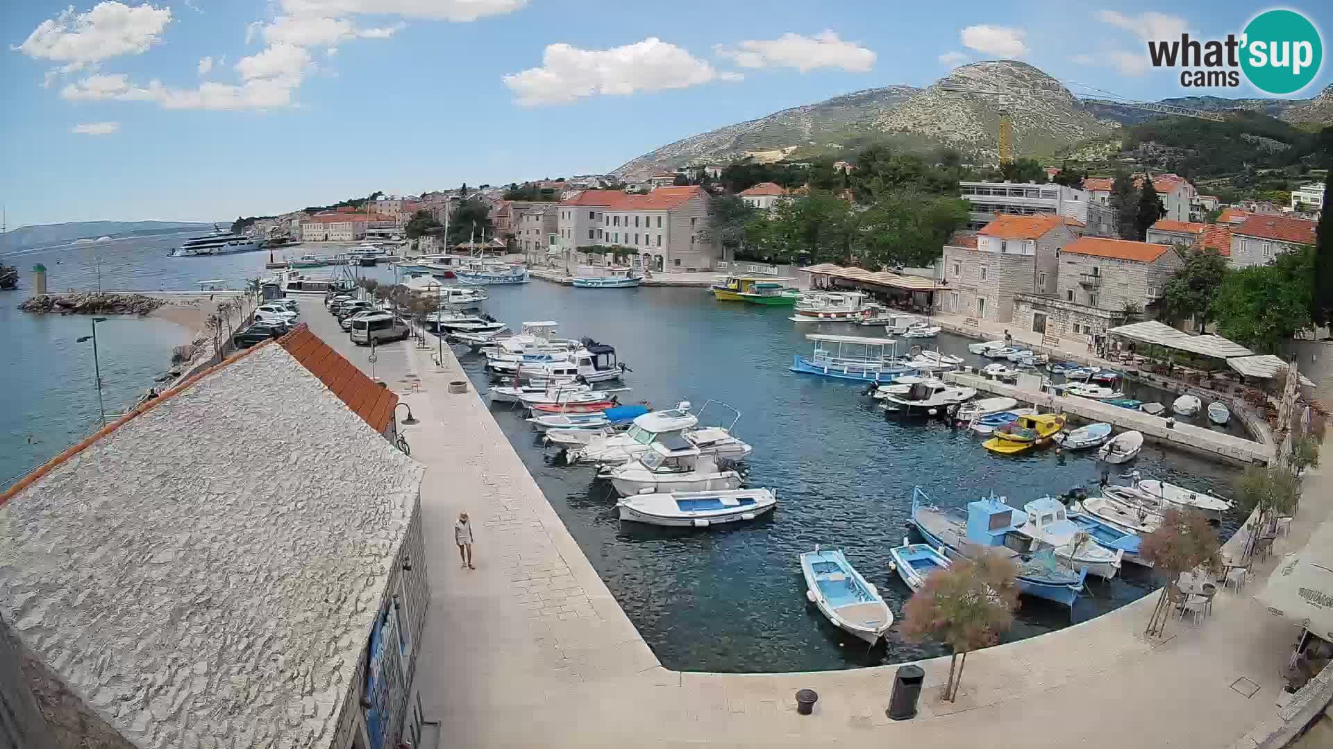 Spletna kamera Bol pristanišče – Pogled v živo na Rivo in marino