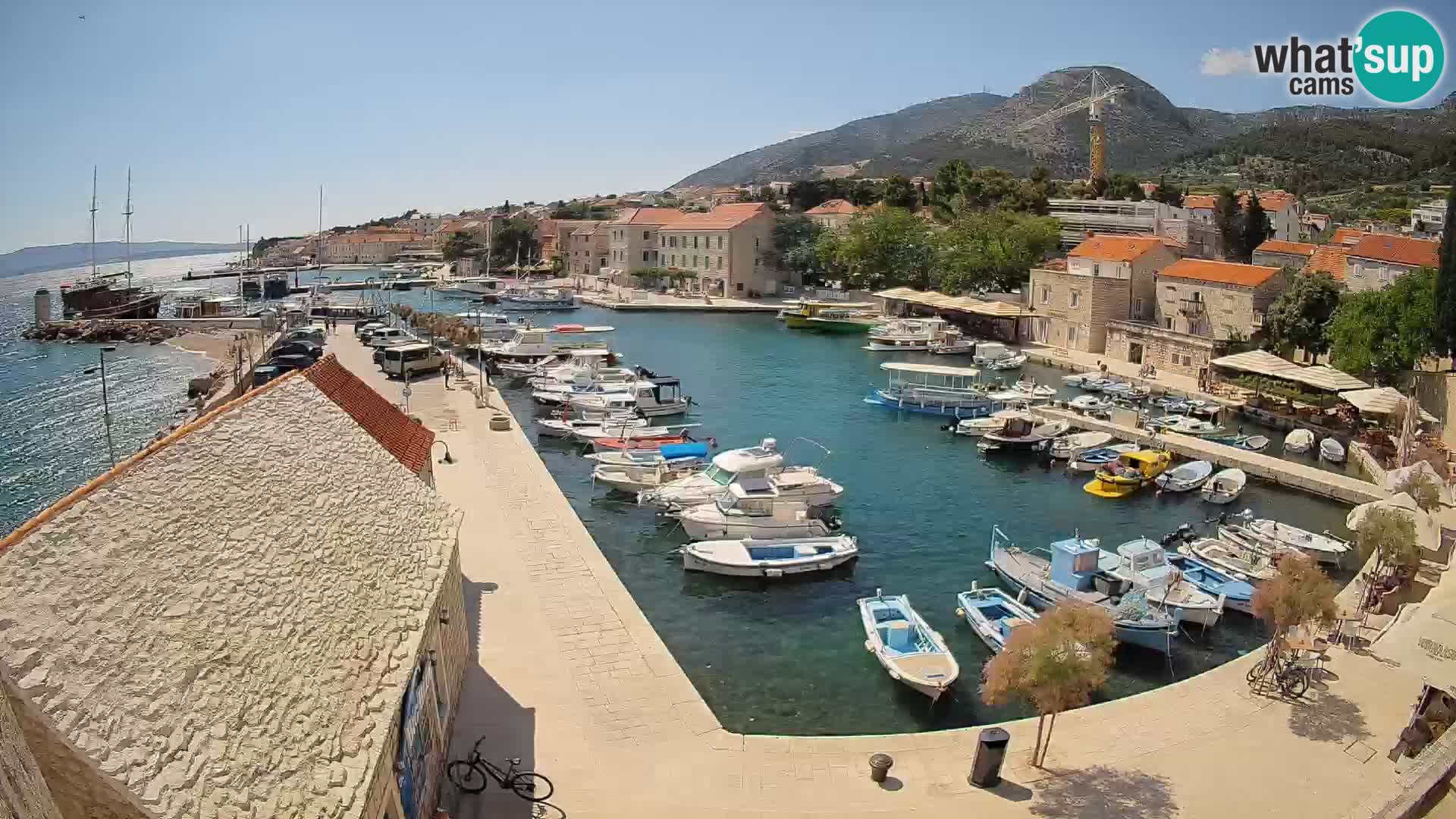 Webcam porto di Bol – Vista live sulla Riva e Marina