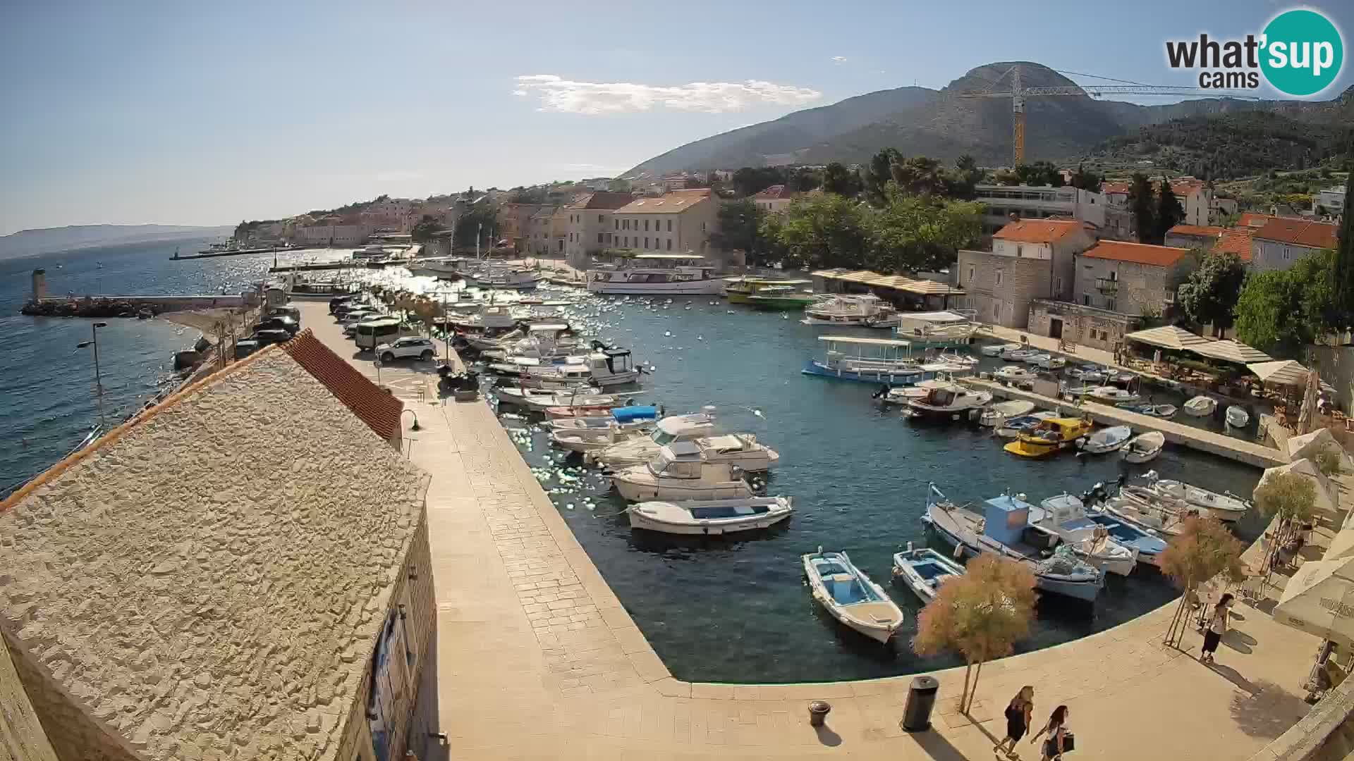 Web kamera Bol Riva – Pogled uživo na luku i marinu