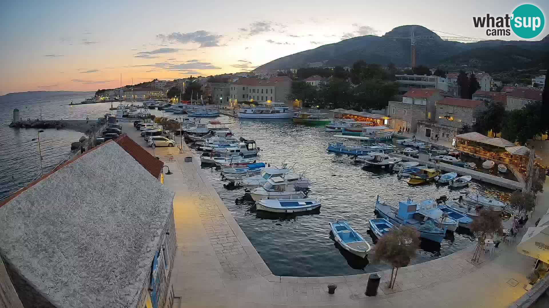 Web kamera Bol Riva – Pogled uživo na luku i marinu