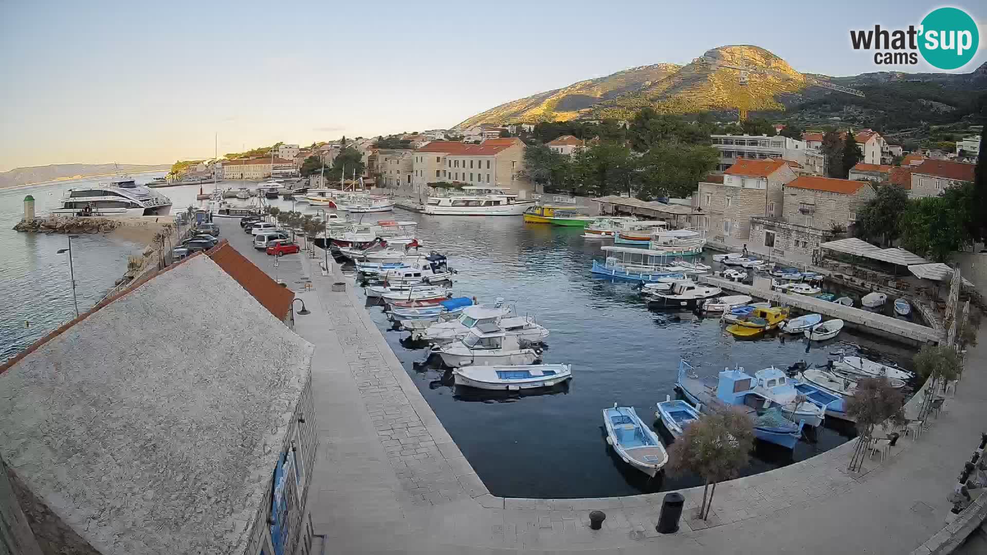 Webcam porto di Bol – Vista live sulla Riva e Marina