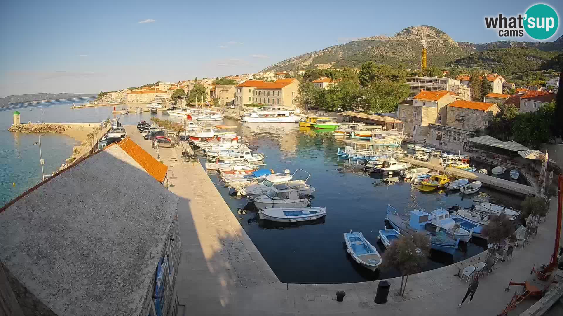 Web kamera Bol Riva – Pogled uživo na luku i marinu