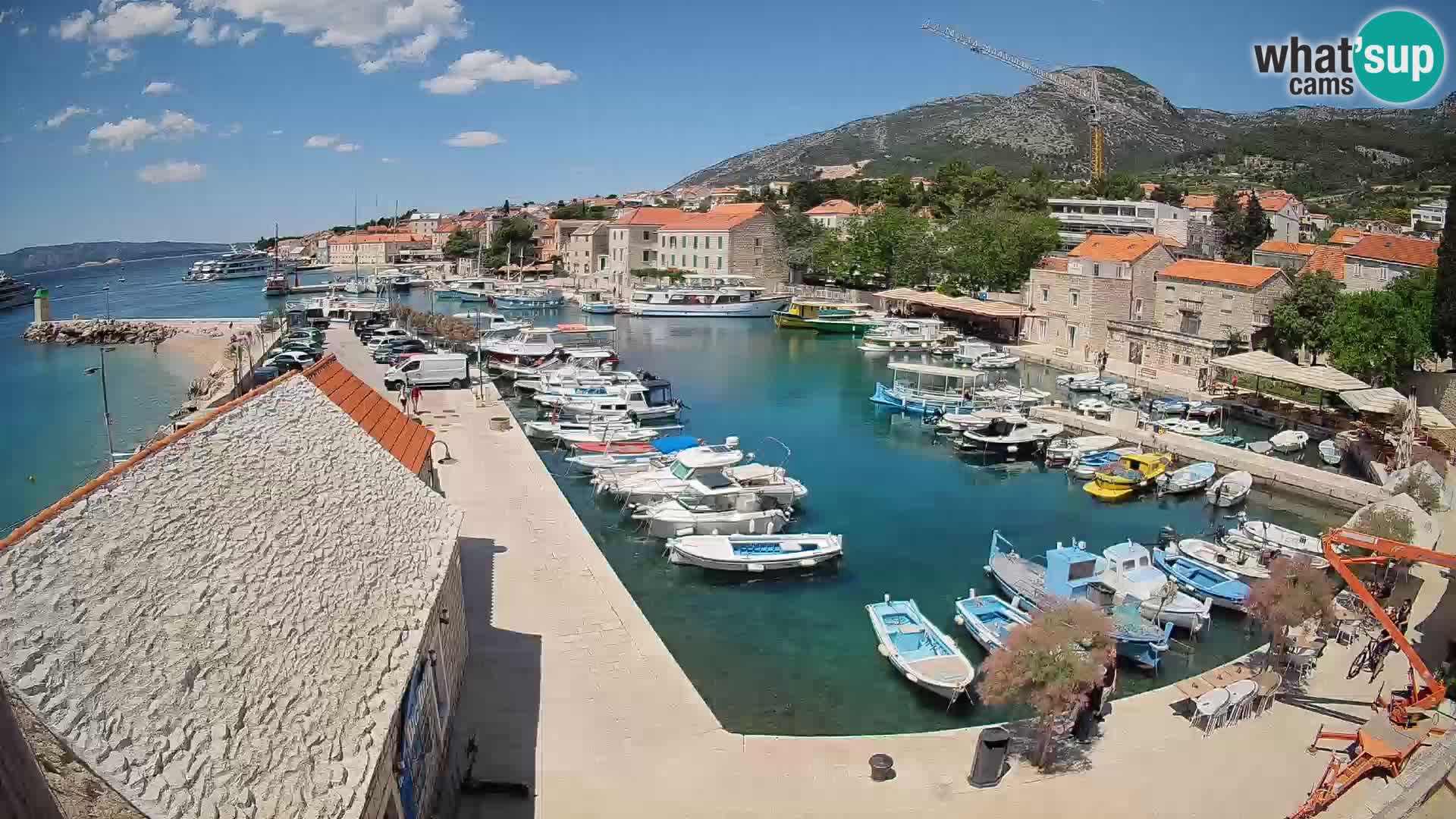 Web kamera Bol Riva – Pogled uživo na luku i marinu
