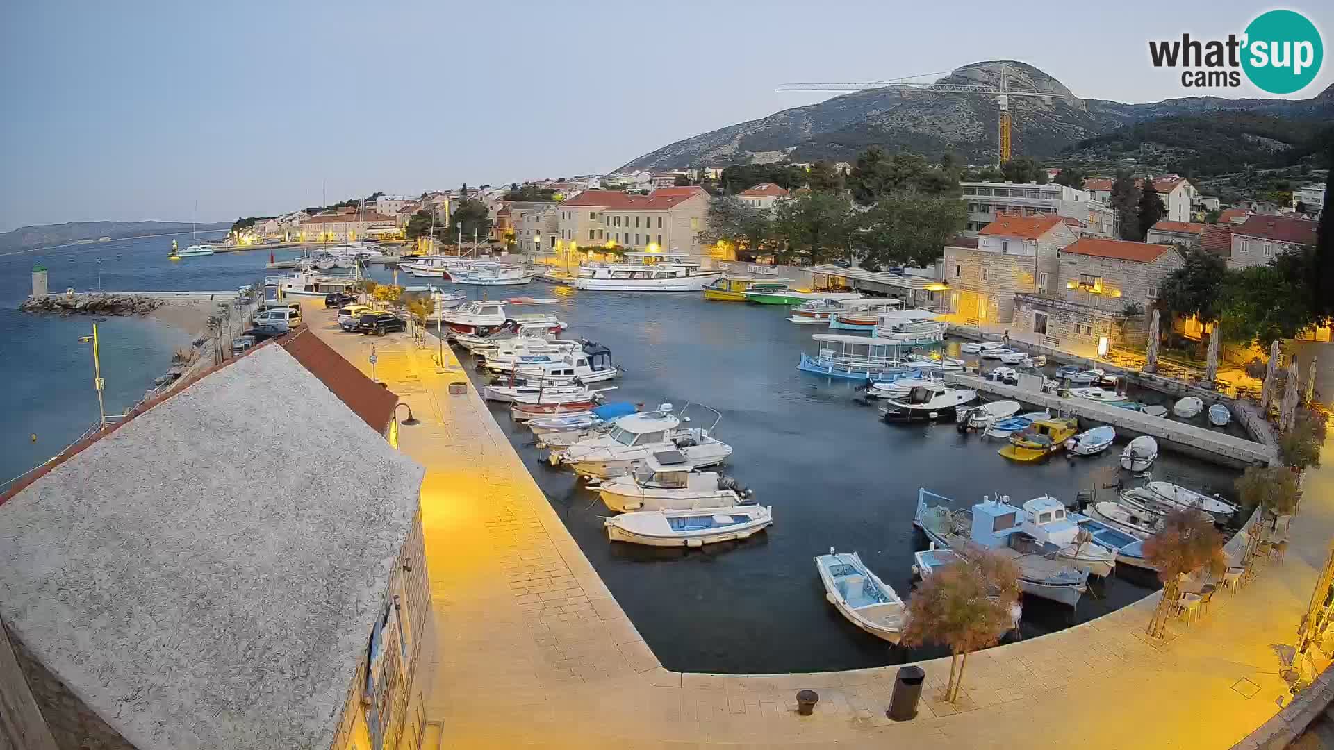Webcam porto di Bol – Vista live sulla Riva e Marina