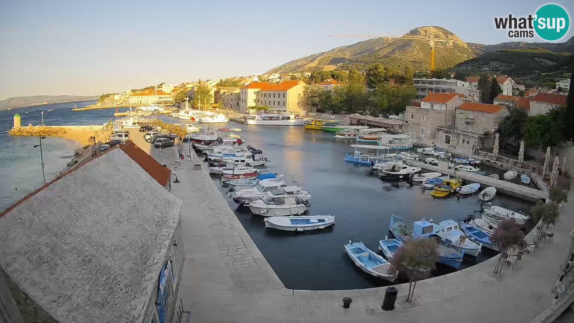 Webcam porto di Bol – Vista live sulla Riva e Marina