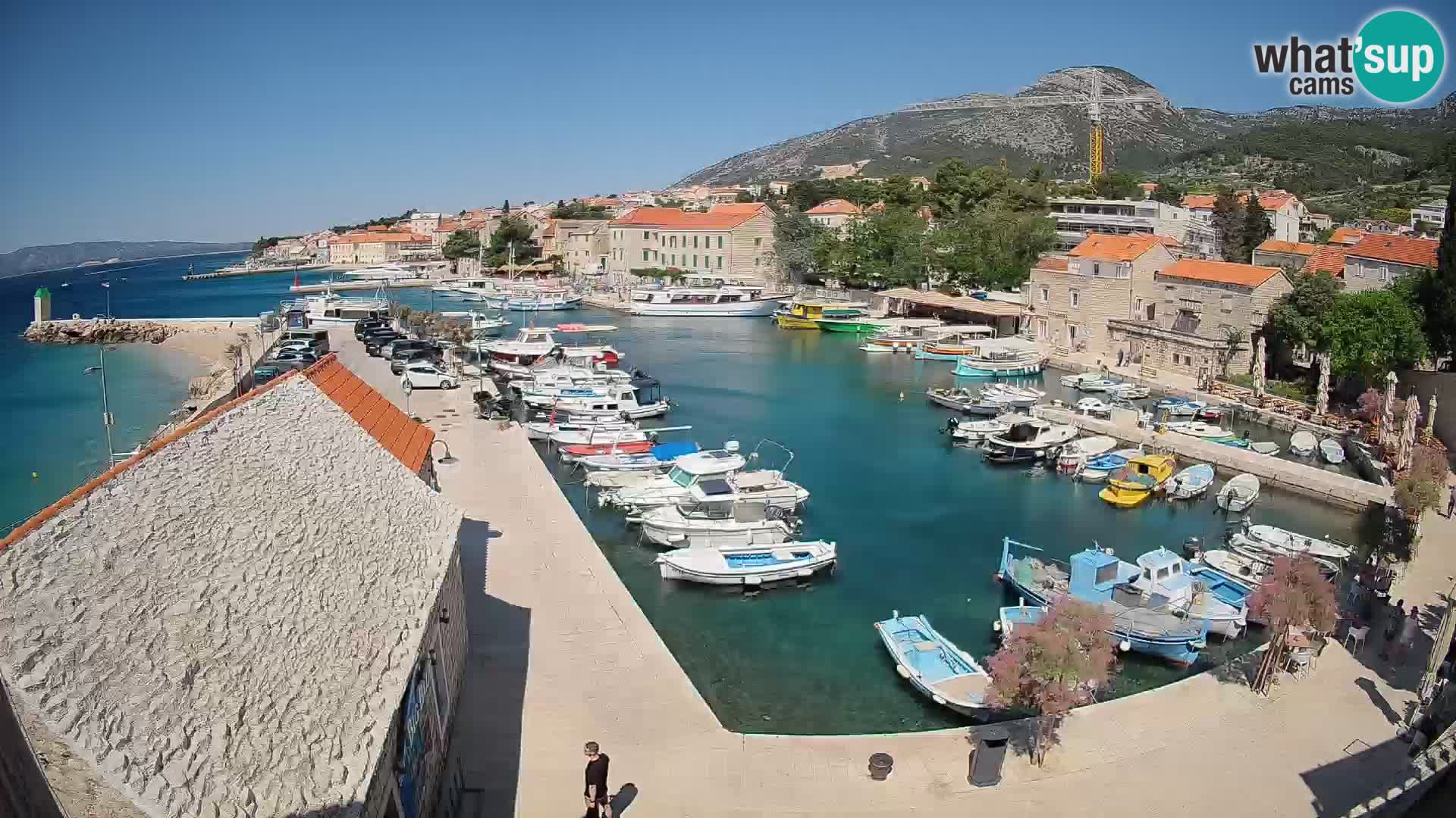 Web kamera Bol Riva – Pogled uživo na luku i marinu