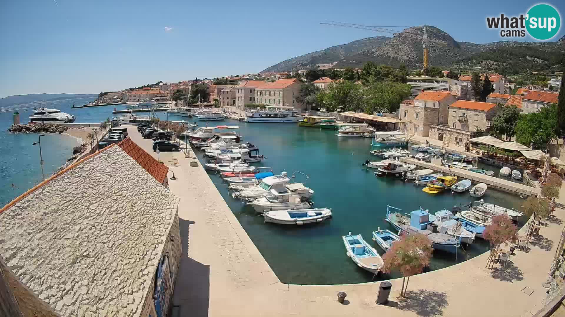 Webcam porto di Bol – Vista live sulla Riva e Marina