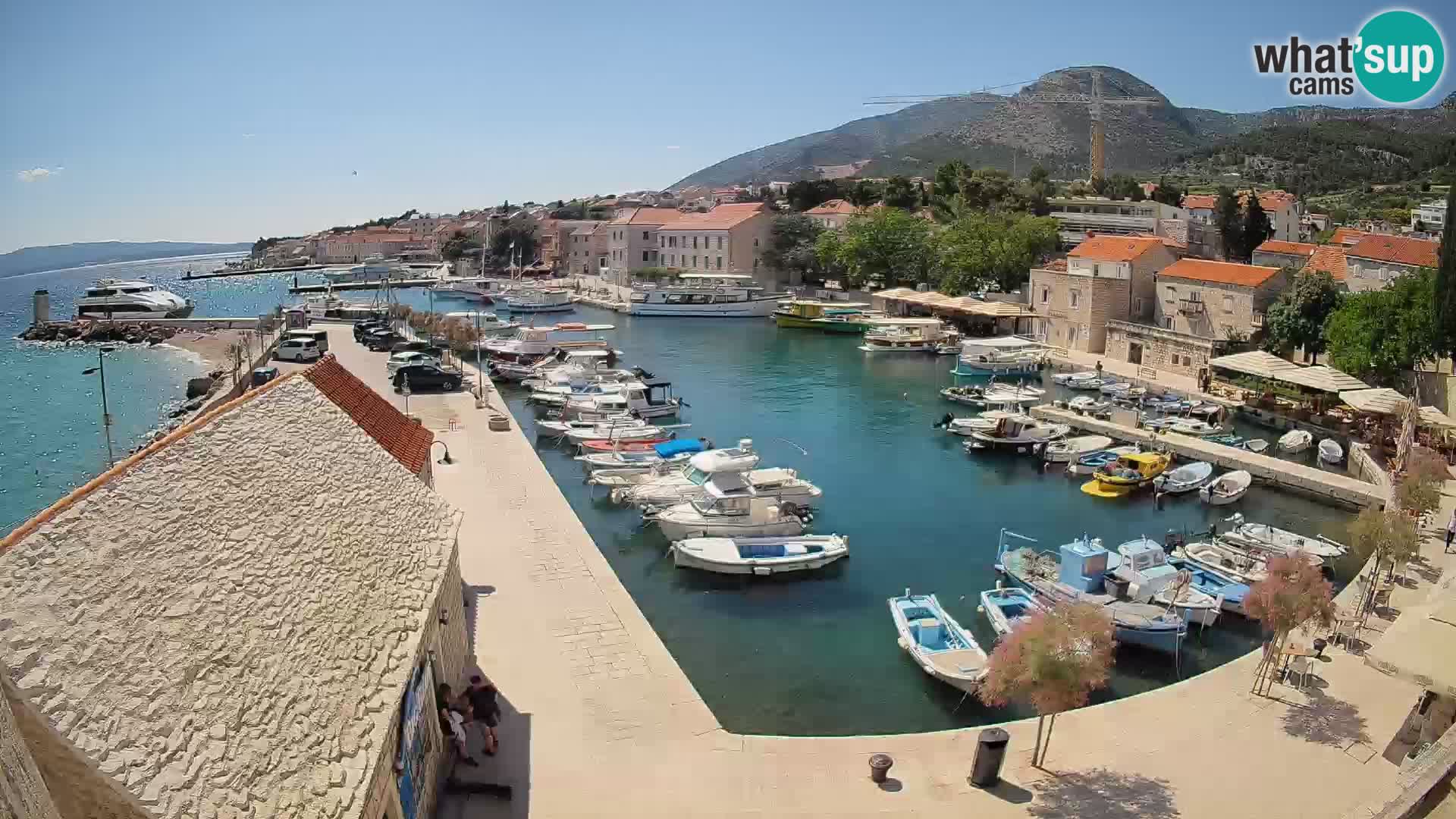 Webcam porto di Bol – Vista live sulla Riva e Marina