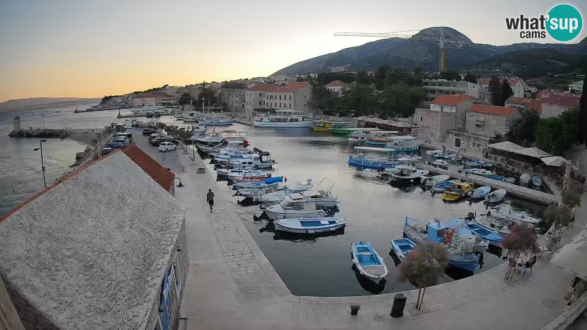Webcam porto di Bol – Vista live sulla Riva e Marina