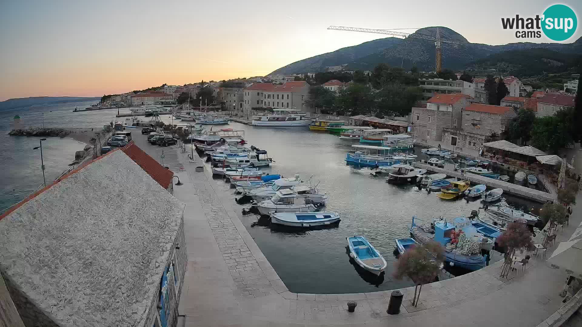 Webcam porto di Bol – Vista live sulla Riva e Marina