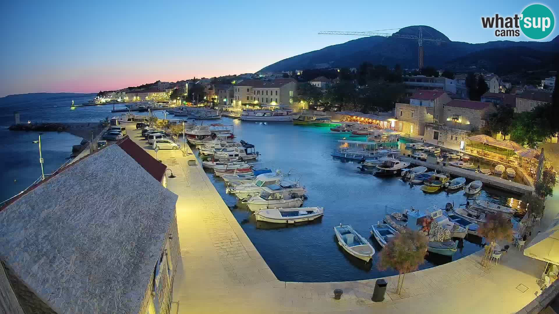 Webcam porto di Bol – Vista live sulla Riva e Marina