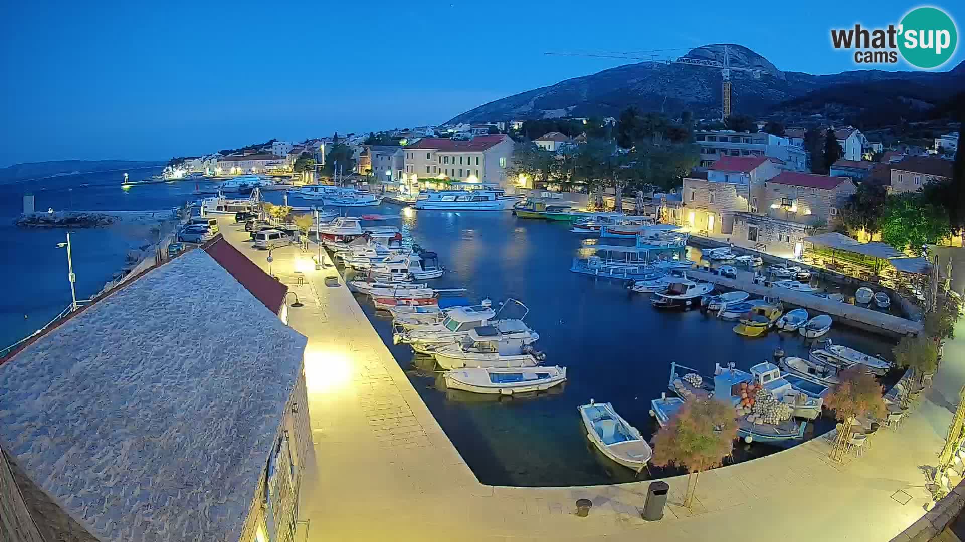 Webcam porto di Bol – Vista live sulla Riva e Marina