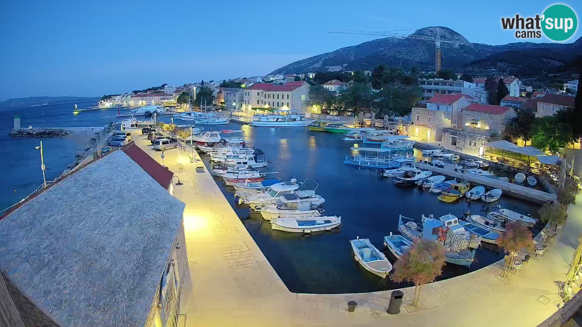 Webcam porto di Bol – Vista live sulla Riva e Marina