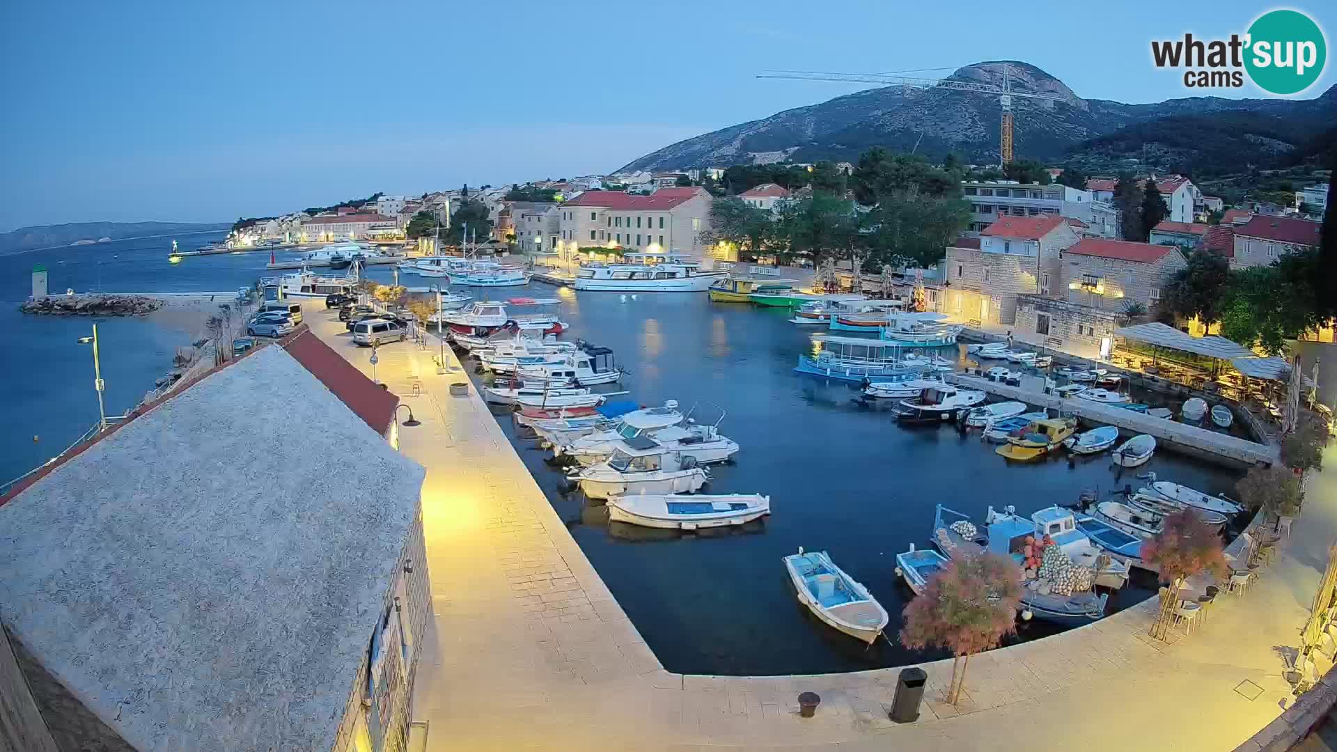 Webcam porto di Bol – Vista live sulla Riva e Marina